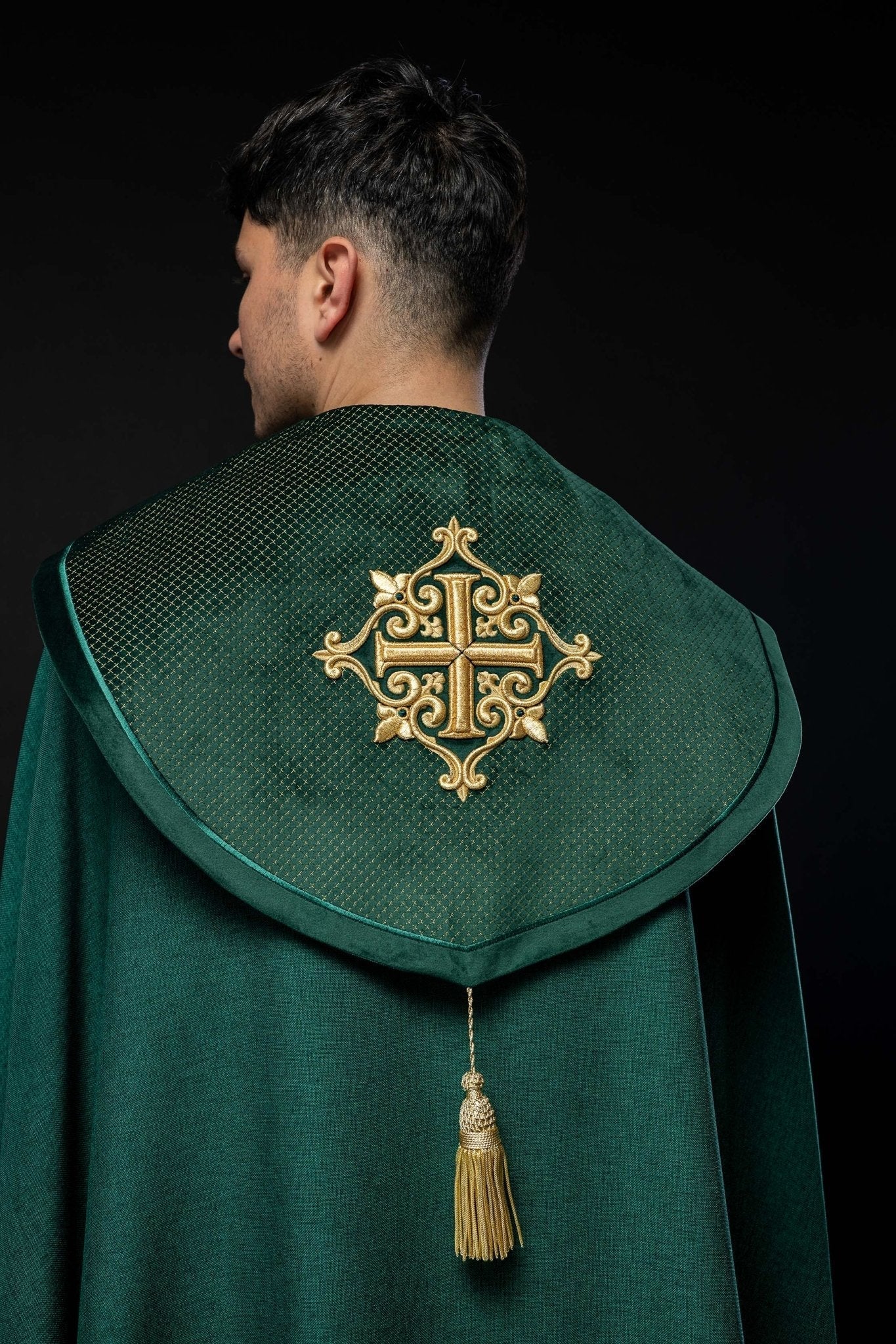 Piviale liturgico con stolone in velluto verde e ricamo di croci LE/3029/01 145 cm - PERILPRETE.IT