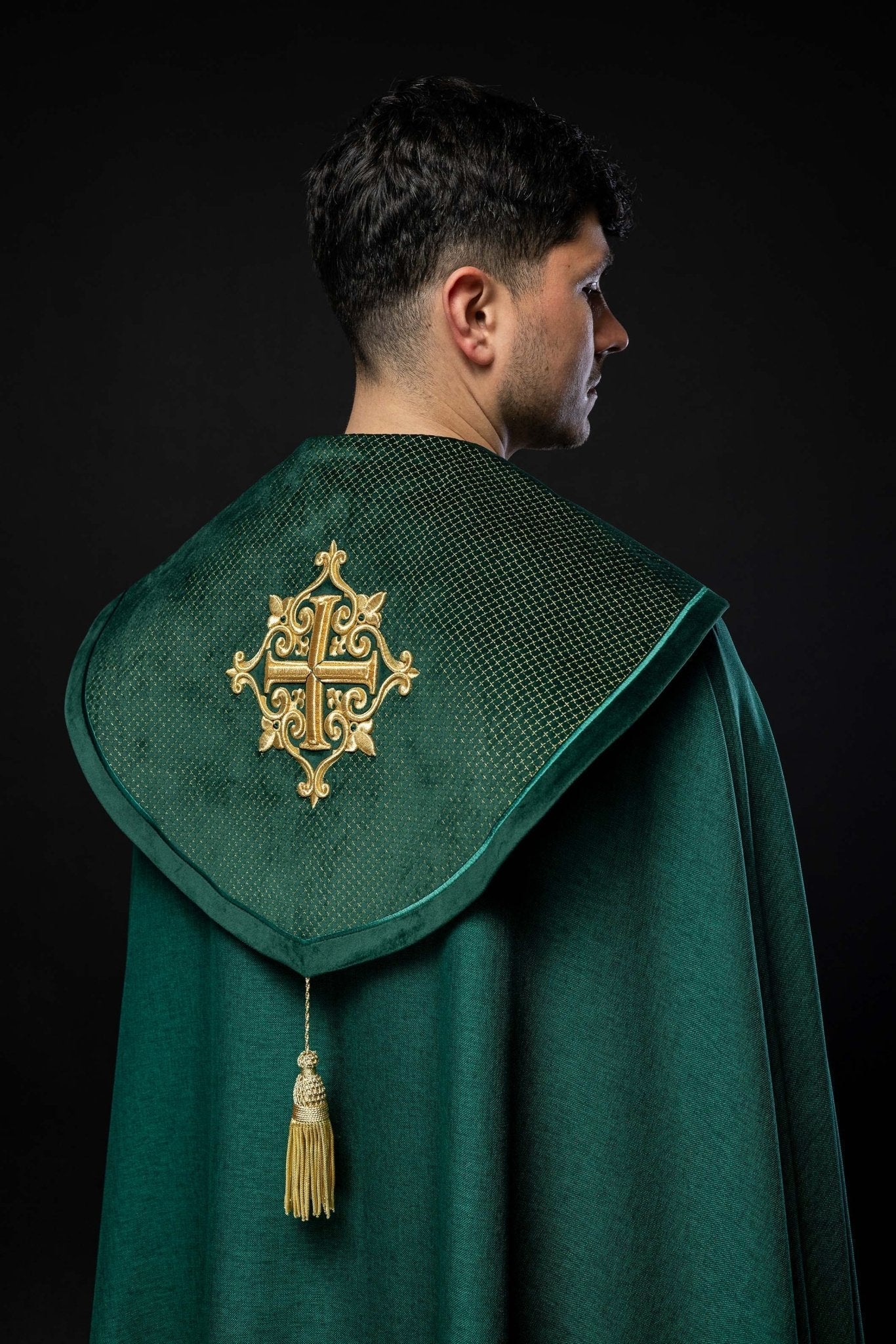 Piviale liturgico con stolone in velluto verde e ricamo di croci LE/3029/01 145 cm - PERILPRETE.IT
