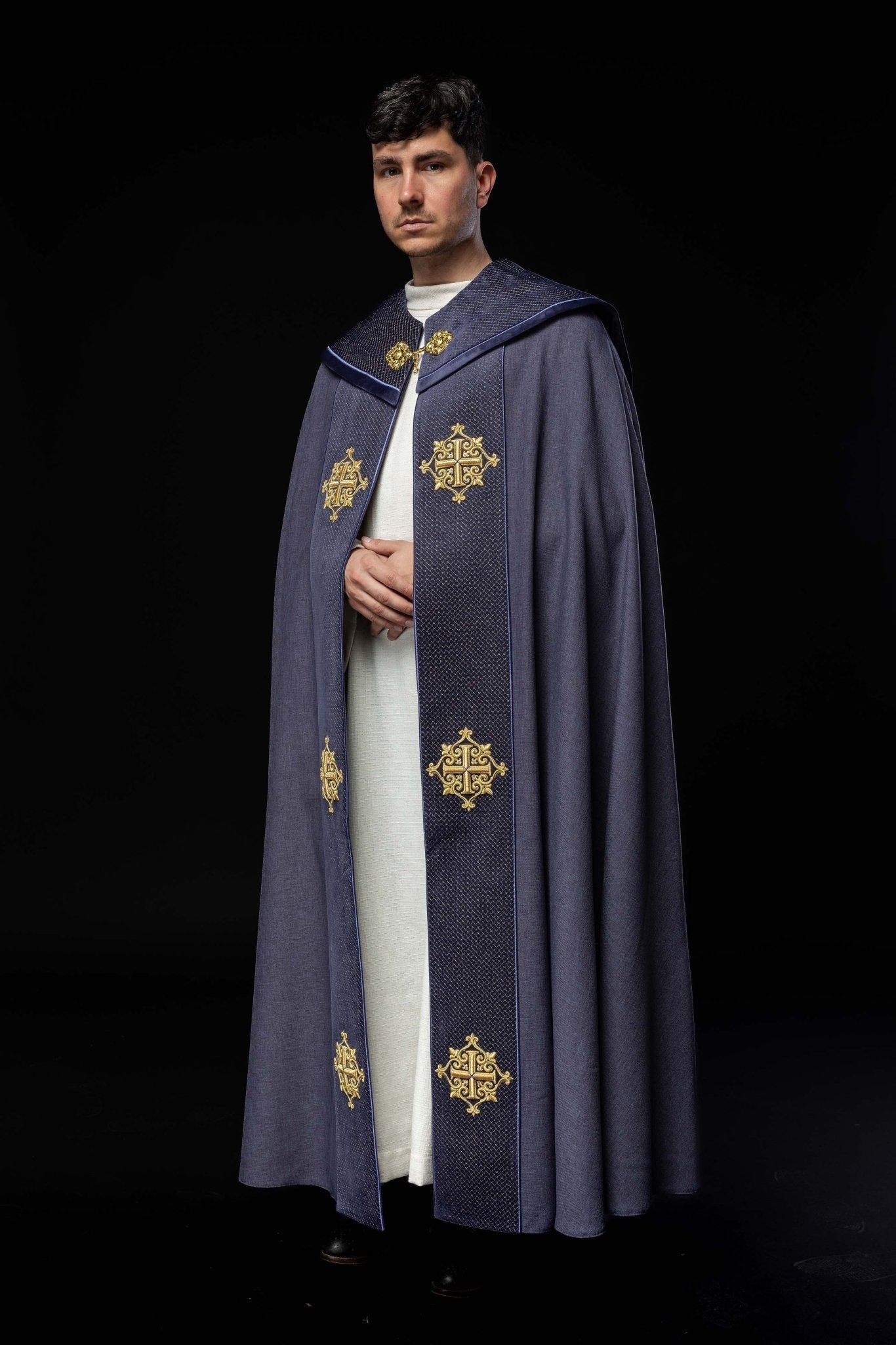 Piviale liturgico con stolone in velluto viola e ricamo di croci LE/3029/03 145cm - PERILPRETE.IT