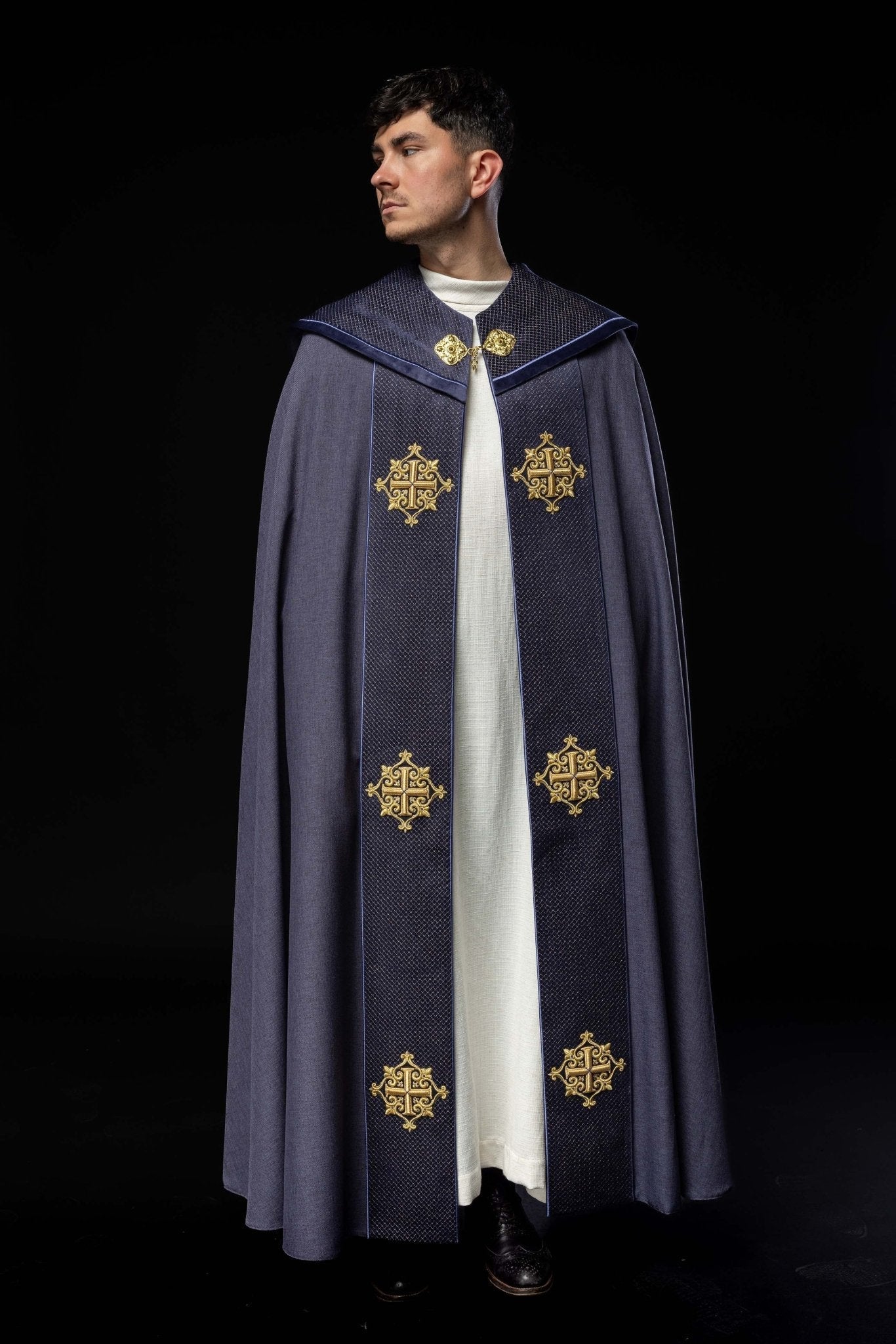 Piviale liturgico con stolone in velluto viola e ricamo di croci LE/3029/03 145cm - PERILPRETE.IT