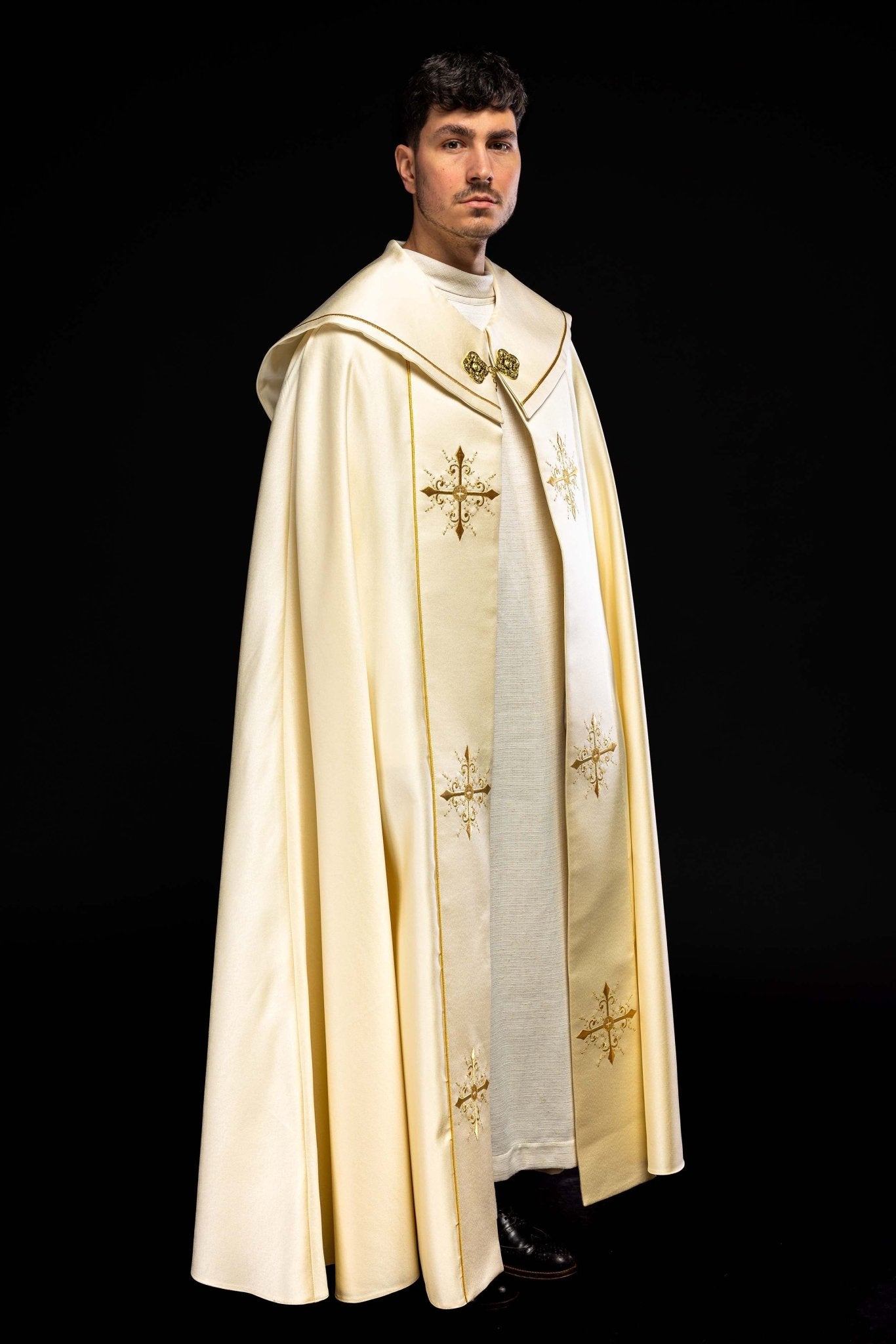 Piviale liturgico ricamato KKP/024/05/20 ECRU POMPON 145cm - PERILPRETE.IT
