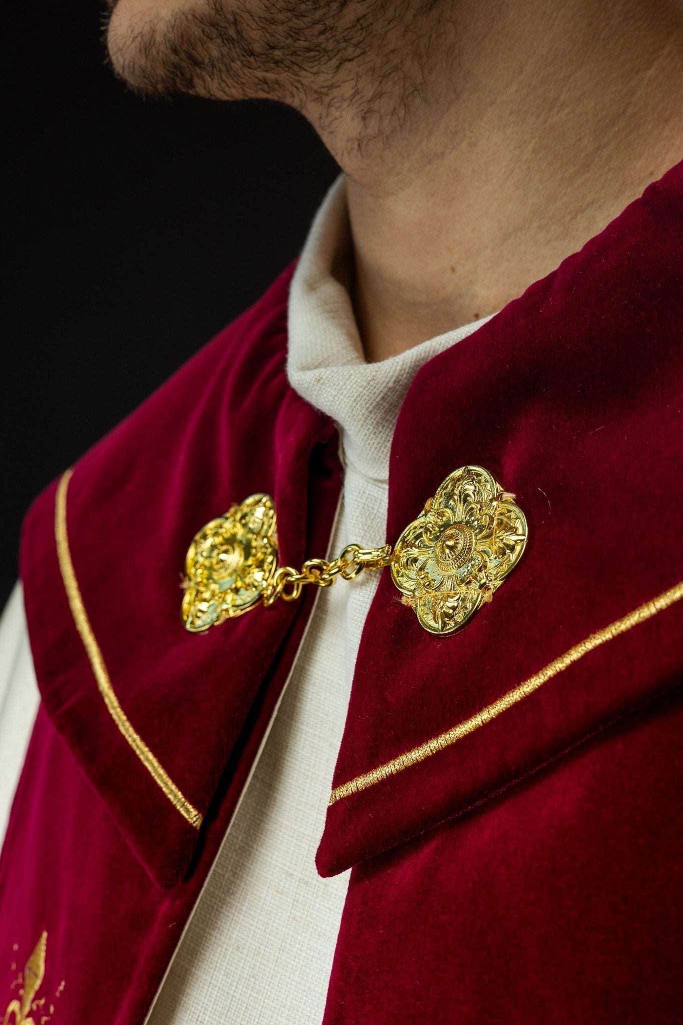 Piviale liturgico ricamato con fascia bordeaux KKP/024/05/20/PA ECRU POMPON 145 cm - PERILPRETE.IT