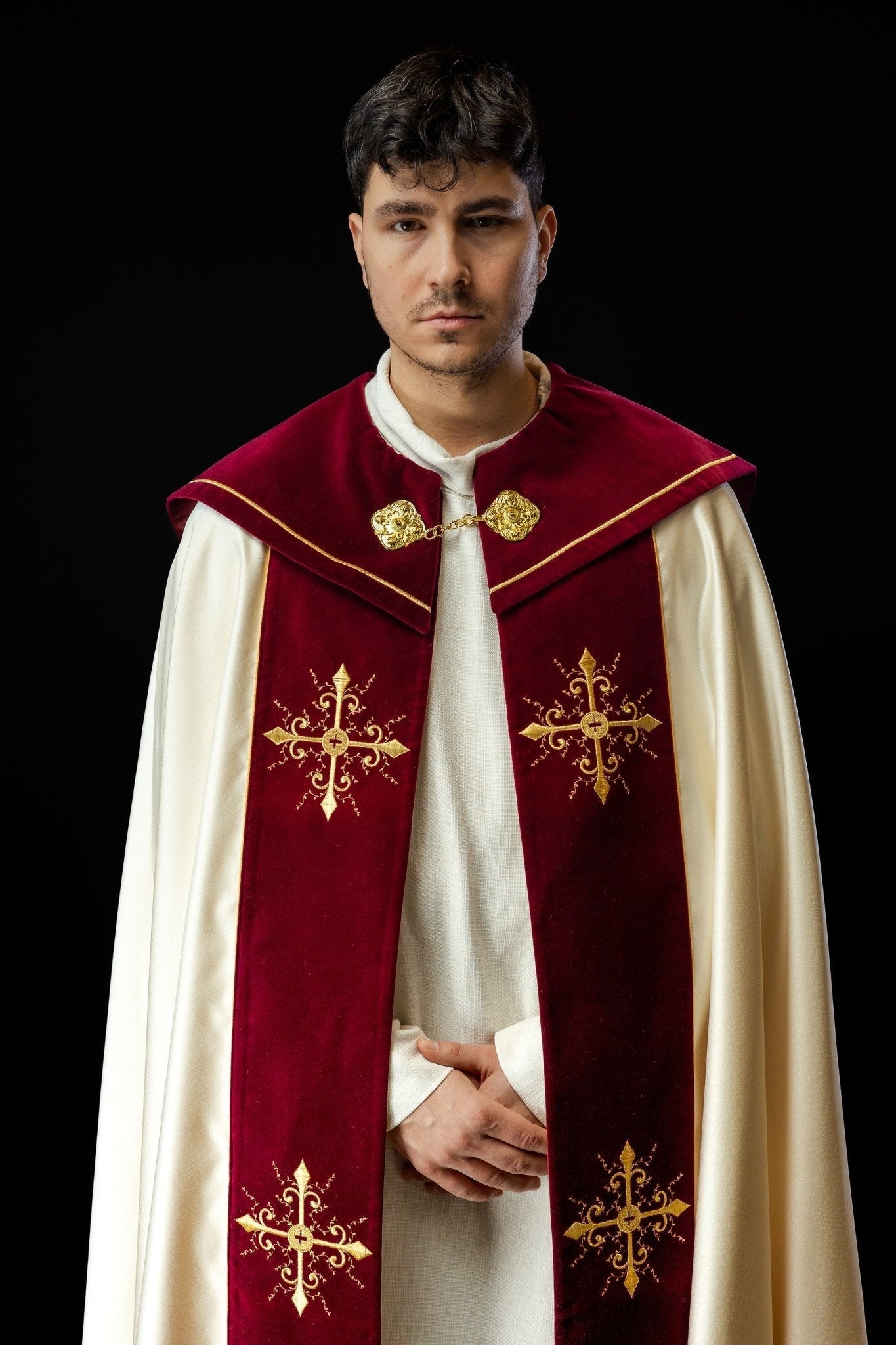 Piviale liturgico ricamato con fascia bordeaux KKP/024/05/20/PA ECRU POMPON 145 cm - PERILPRETE.IT