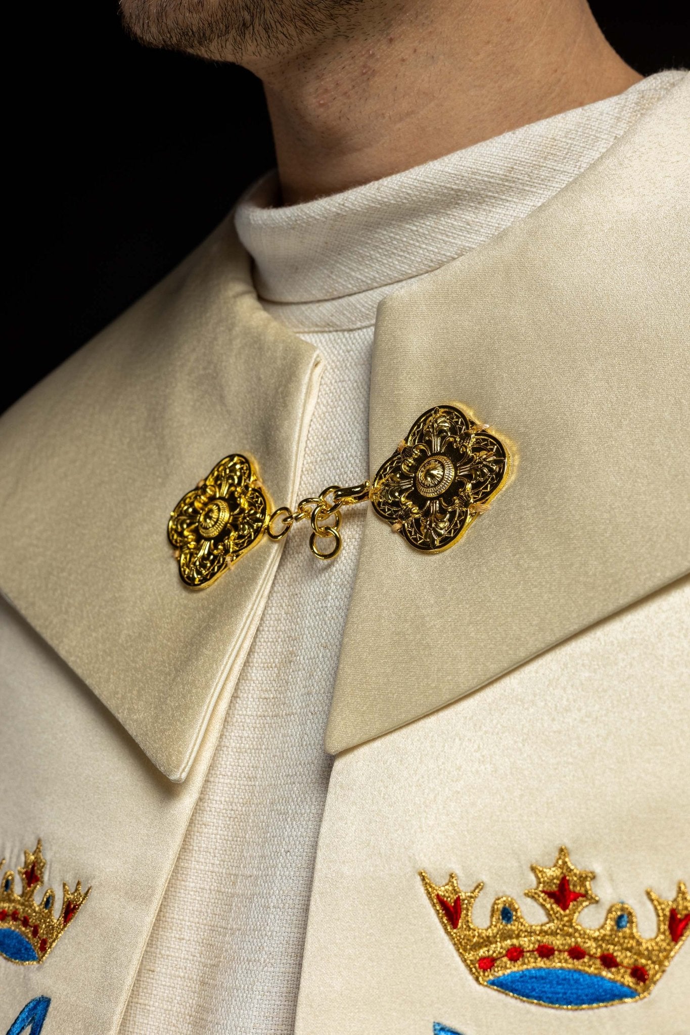 Piviale ricamato mariano ecru KKP/127/05 145cm - PERILPRETE.IT