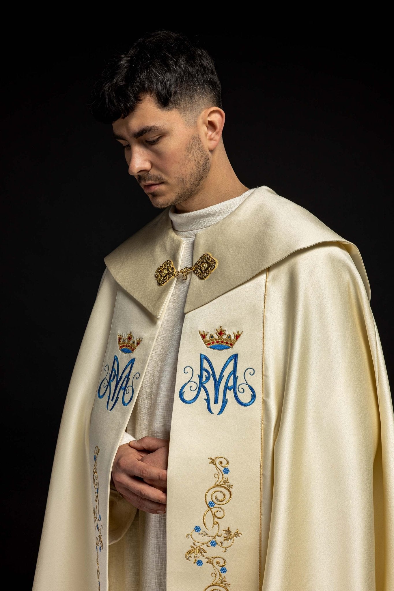 Piviale ricamato mariano ecru KKP/127/05 145cm - PERILPRETE.IT