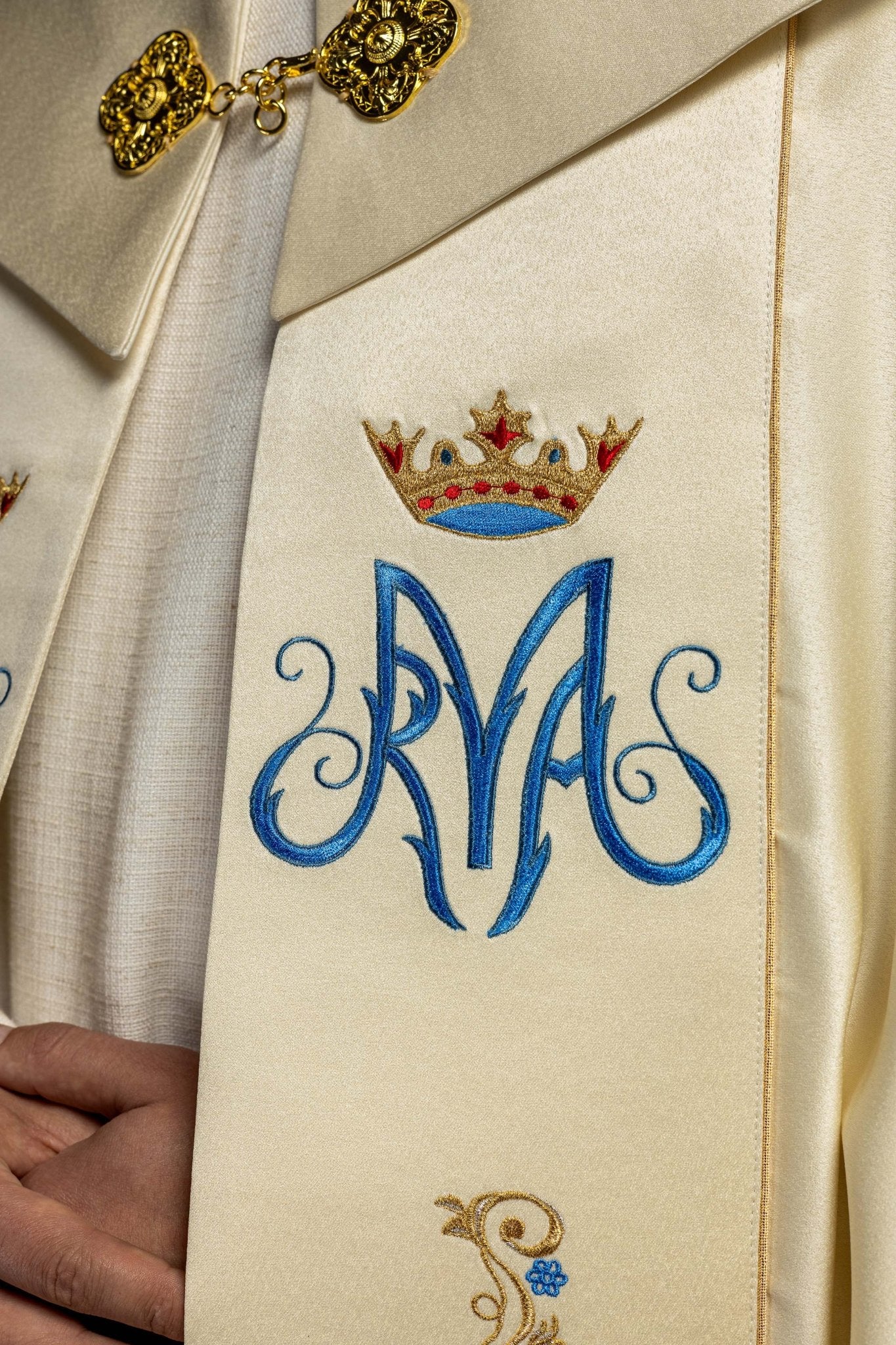 Piviale ricamato mariano ecru KKP/127/05 145cm - PERILPRETE.IT