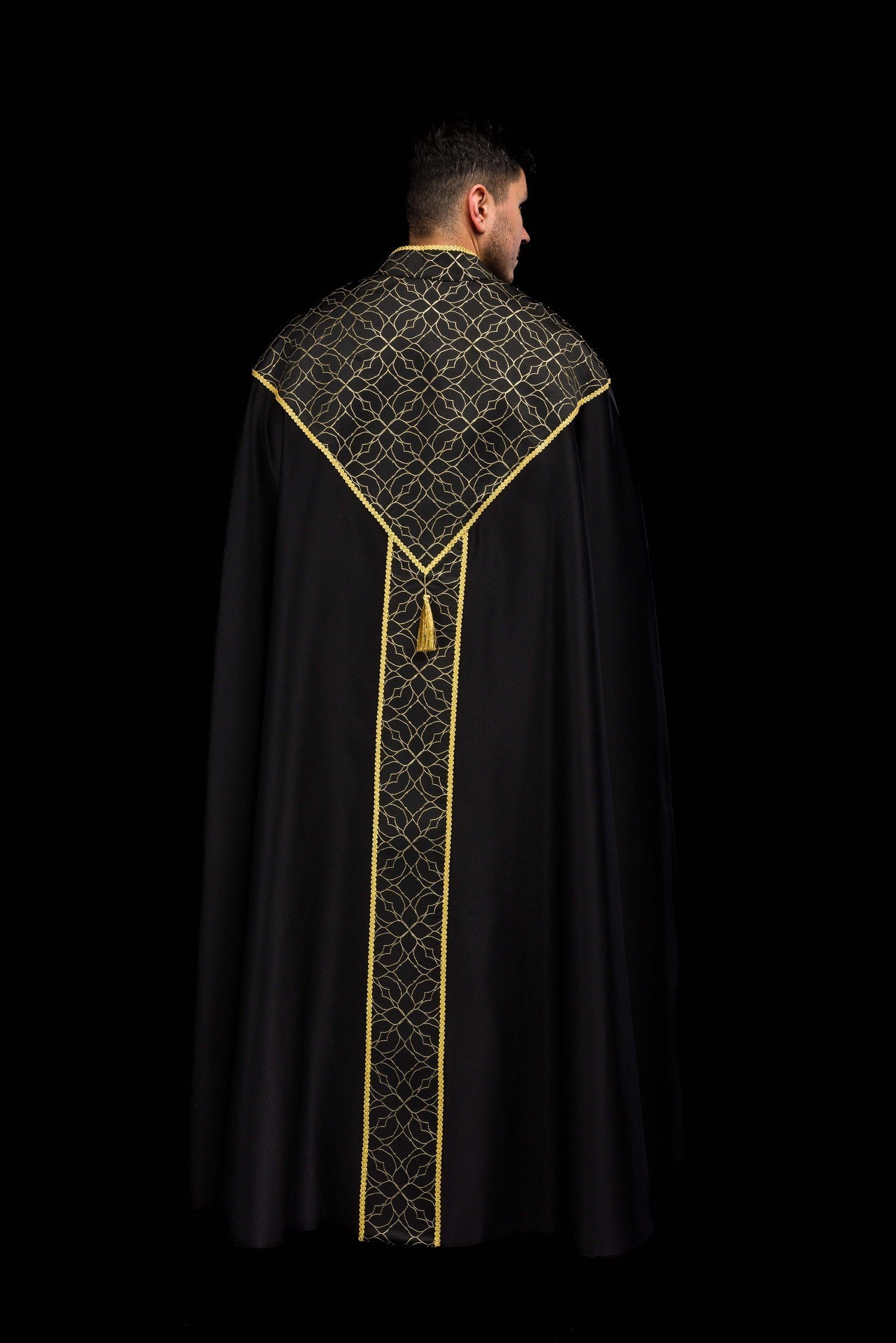 Piviale ricamato nero decorato con tessuto jacquard KKP/163/07/20 145cm - PERILPRETE.IT