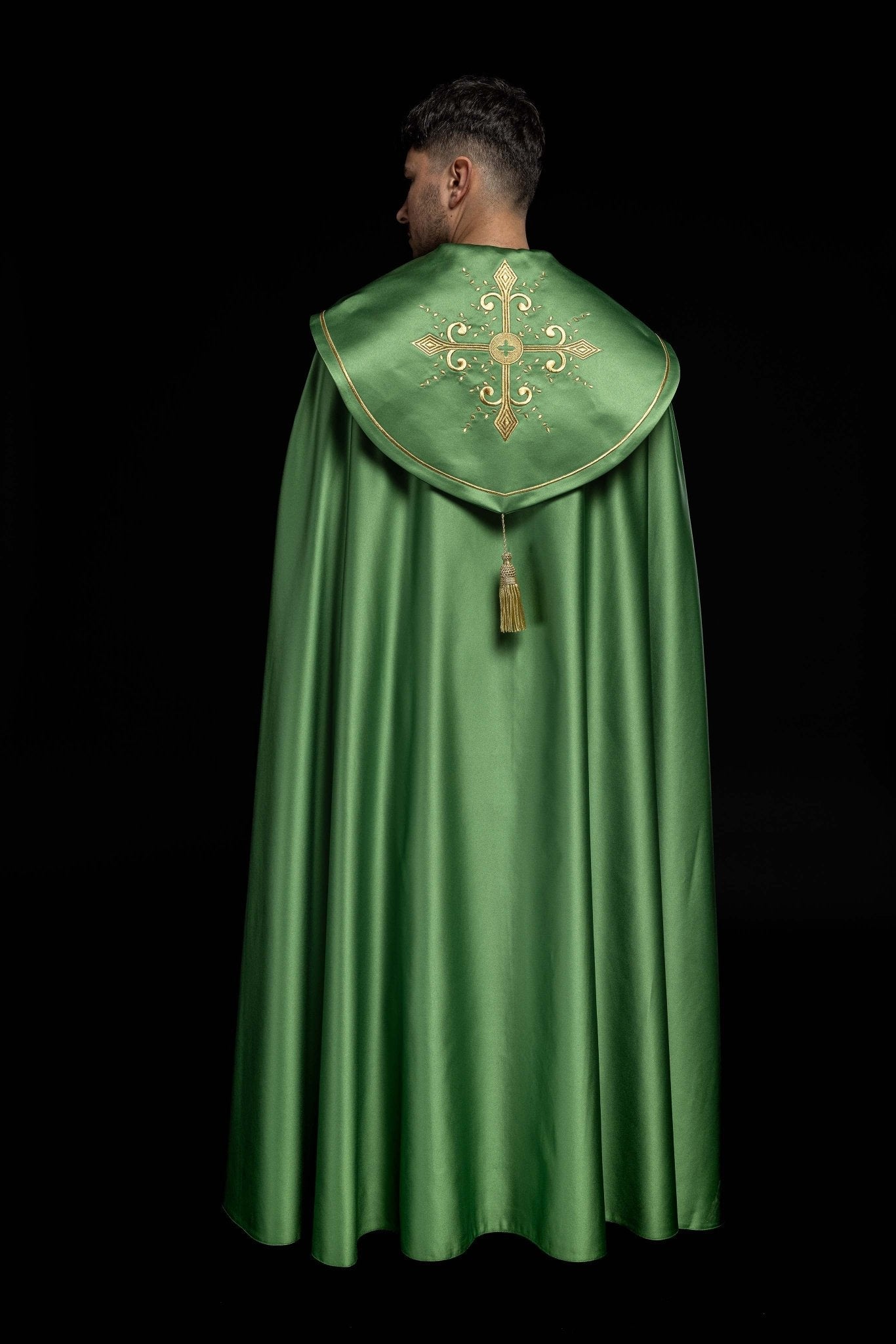 Piviale verde con ricamo Croce d'oro KKP/024/01/20 ZIELONA SAT. POMPON 145cm - PERILPRETE.IT