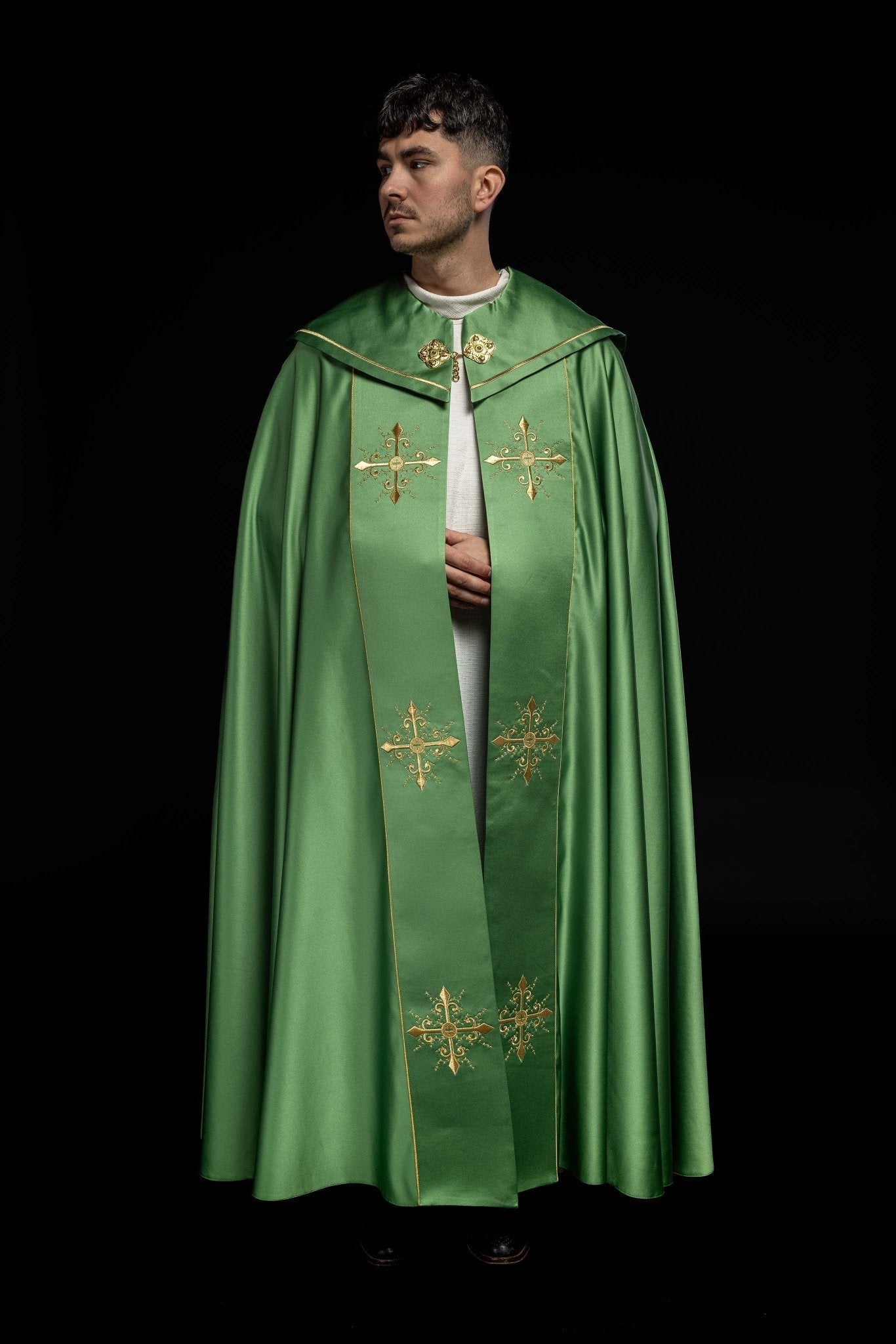 Piviale verde con ricamo Croce d'oro KKP/024/01/20 ZIELONA SAT. POMPON 145cm - PERILPRETE.IT