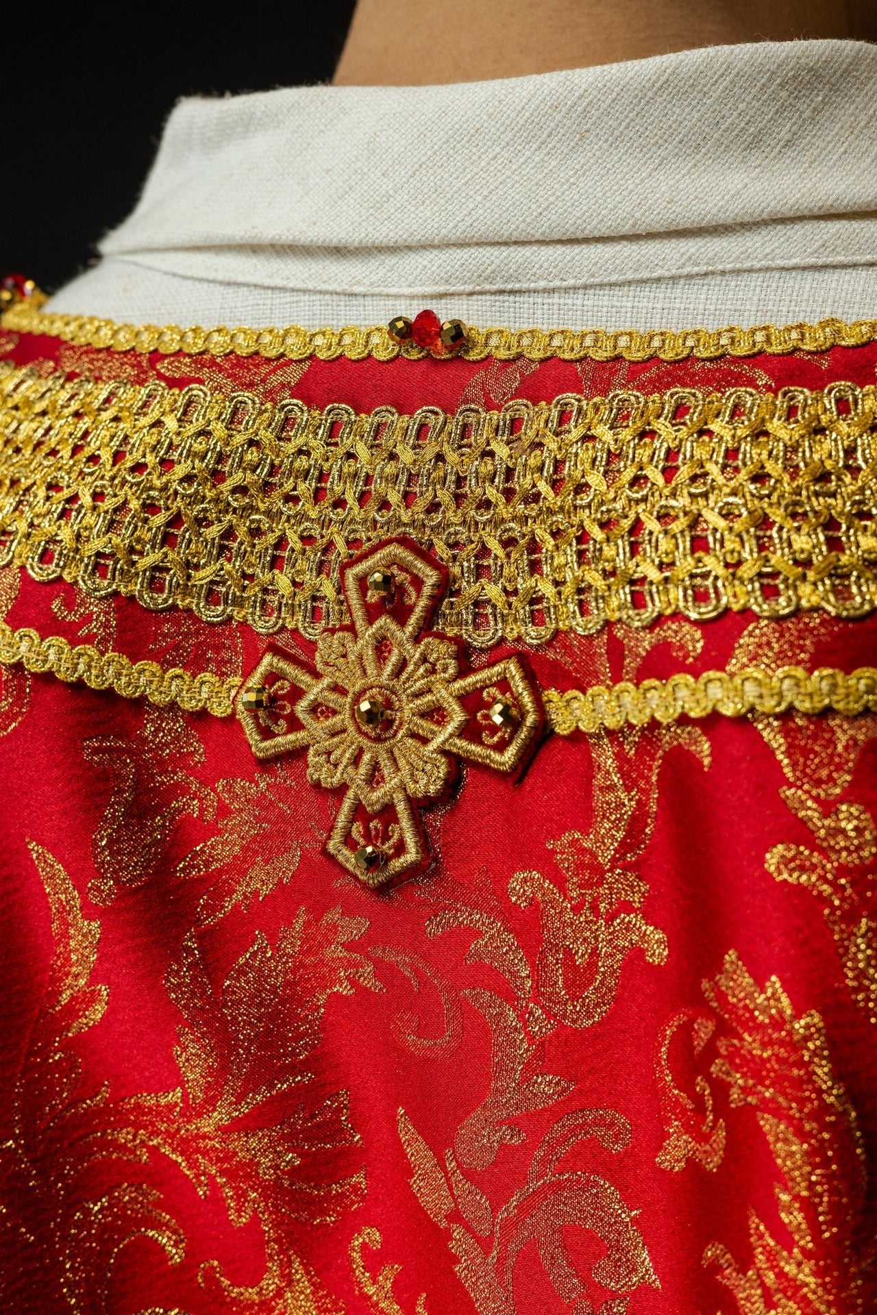 Ręcznie wykonany ornat z naturalnymi kamieniami Handmade 7010 Czerwony
