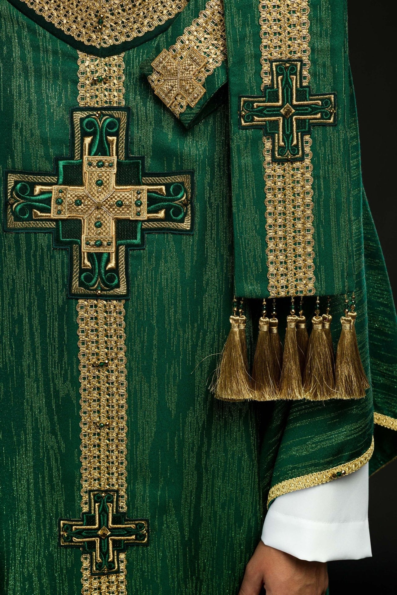 Ręcznie wykonany ornat z naturalnymi kamieniami Handmade 7015 Zielony