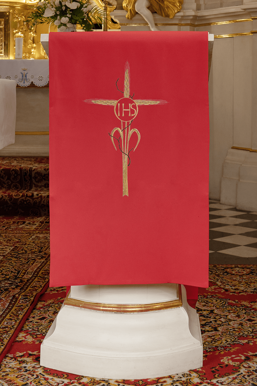 Rosso coprileggio con ricamo dorato Croce KMO/026/02/01 CZERWONY 55*250 - PERILPRETE.IT