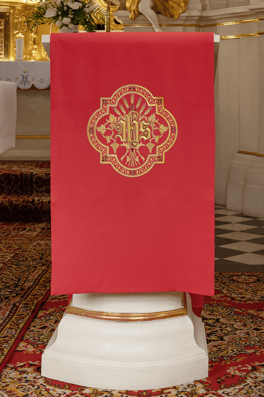 Rosso coprileggio con ricamo dorato IHS KMO/004/02/01 CZERWONY 55*250 - PERILPRETE.IT