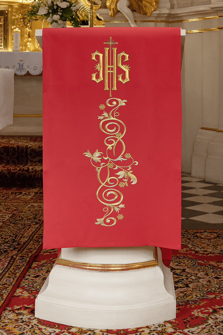 Rosso coprileggio ricamato con motivo IHS KMO/018/02/01 CZERWONY 55*250 - PERILPRETE.IT