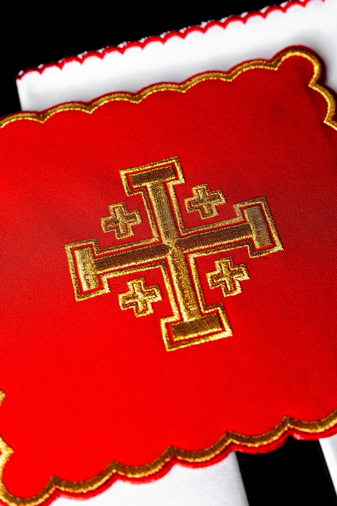 Serizio da Messa ricamato Croce di Gerusalemme rosso KK/030/02 - PERILPRETE.IT