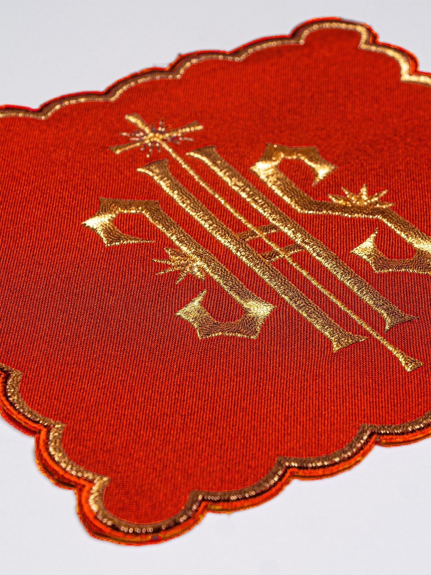 Serizio da Messa ricamato IHS rosso KK/029/02 - PERILPRETE.IT
