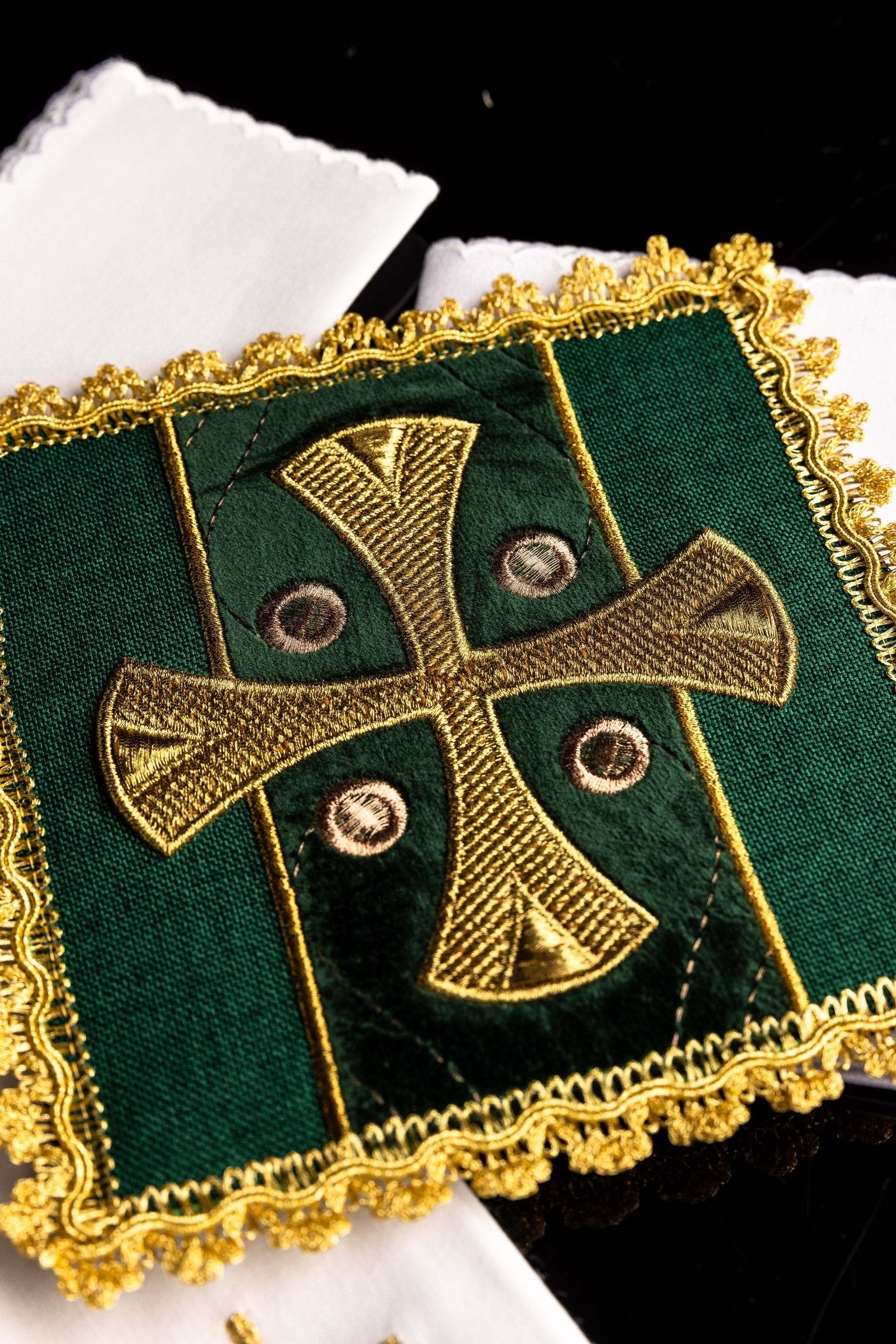 Servizio da altare del calice verde ricamato su velluto S-5568/01 - PERILPRETE.IT