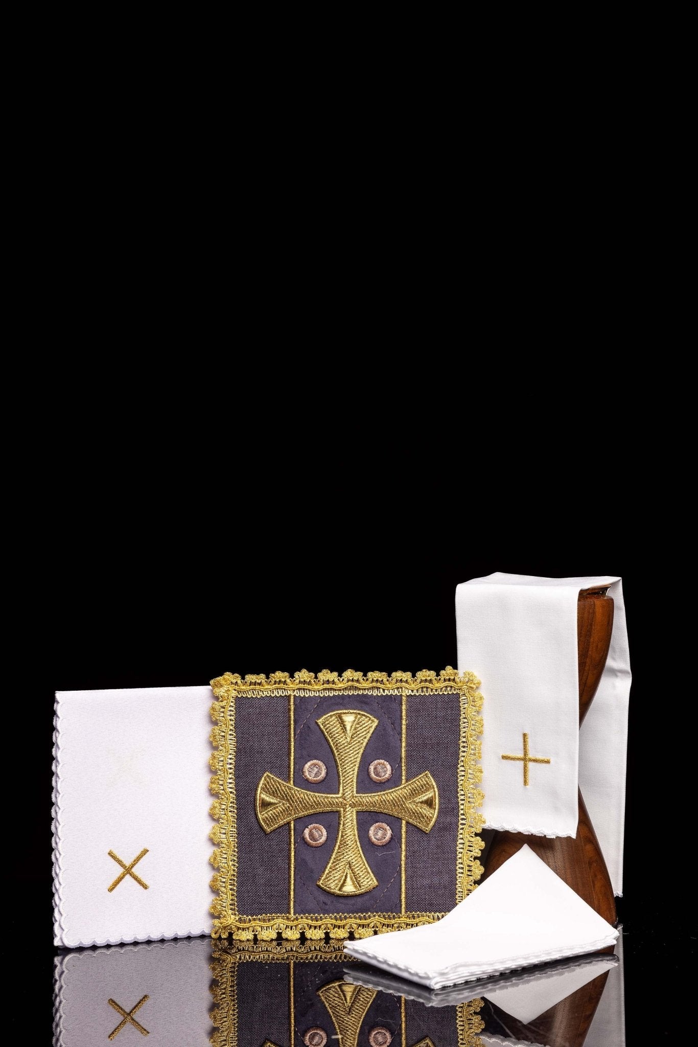 Servizio da altare viola ricamata su velluto S-5568/03 - PERILPRETE.IT