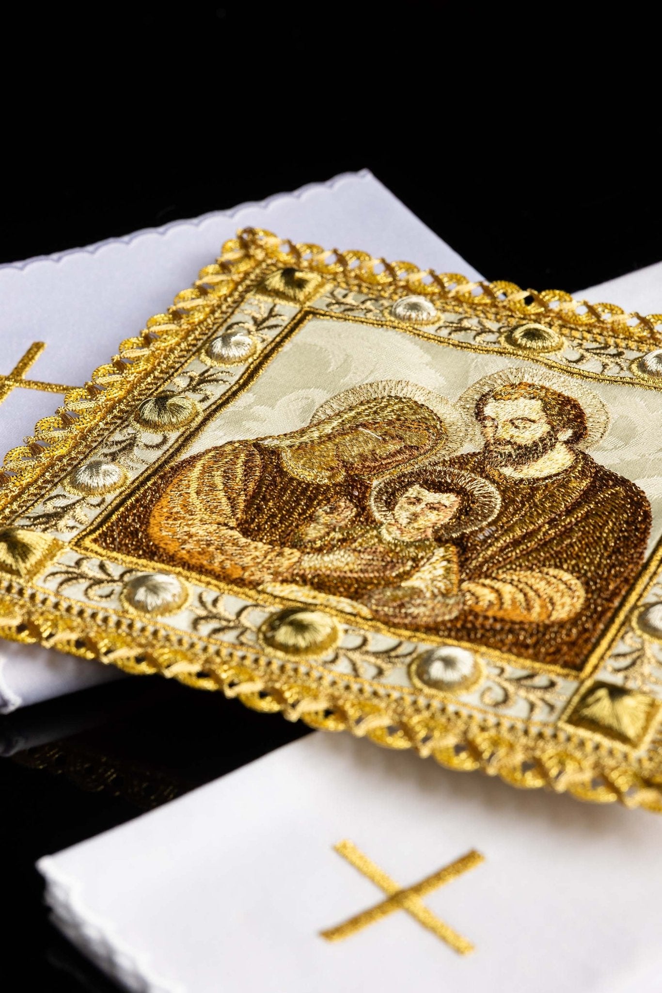 Servizio da messa di Natale con l’immagine della Sacra Famiglia S-5575 - PERILPRETE.IT