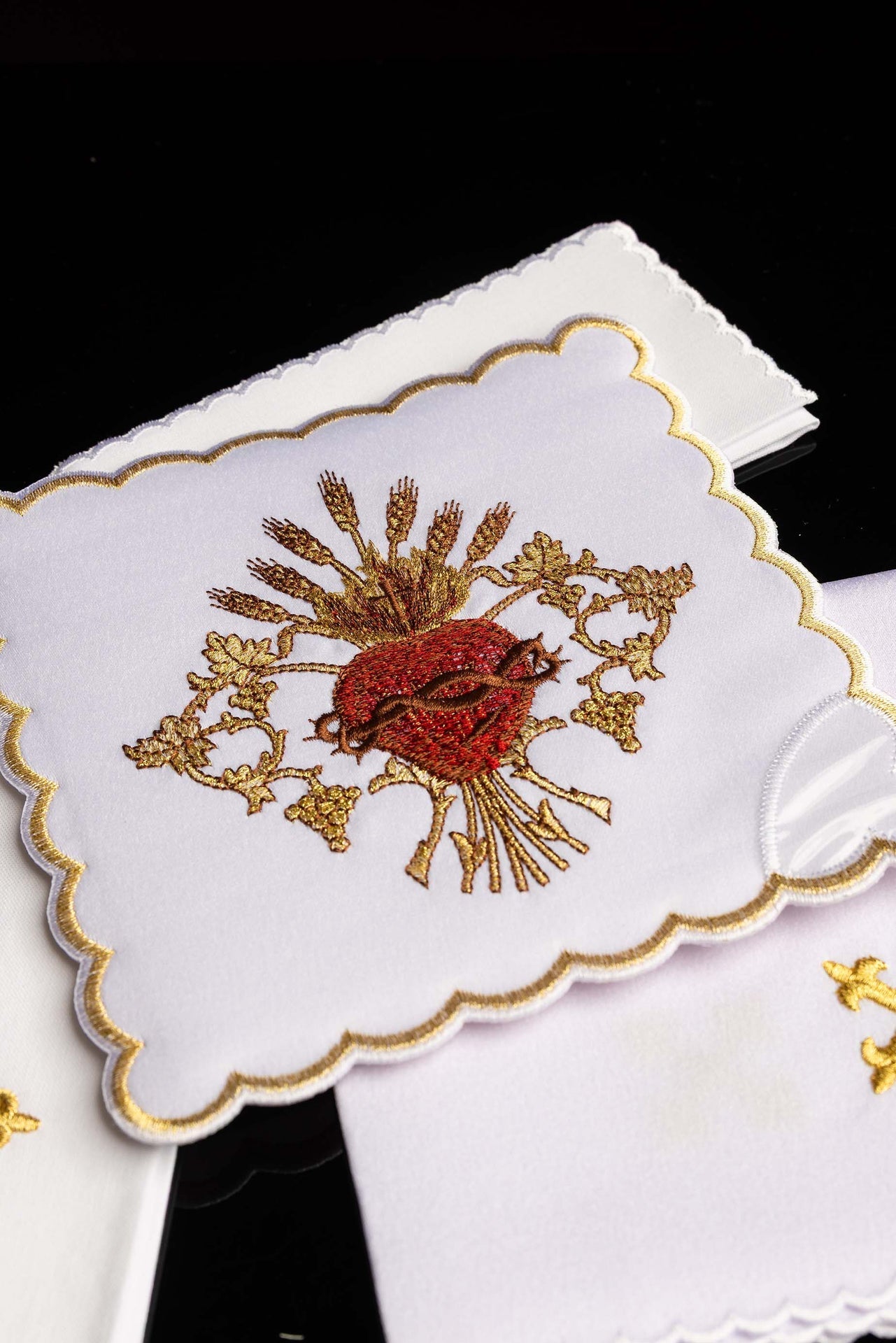 Servizio da Messa ricamato con Sacro Cuore di Gesù KK/167 - PERILPRETE.IT
