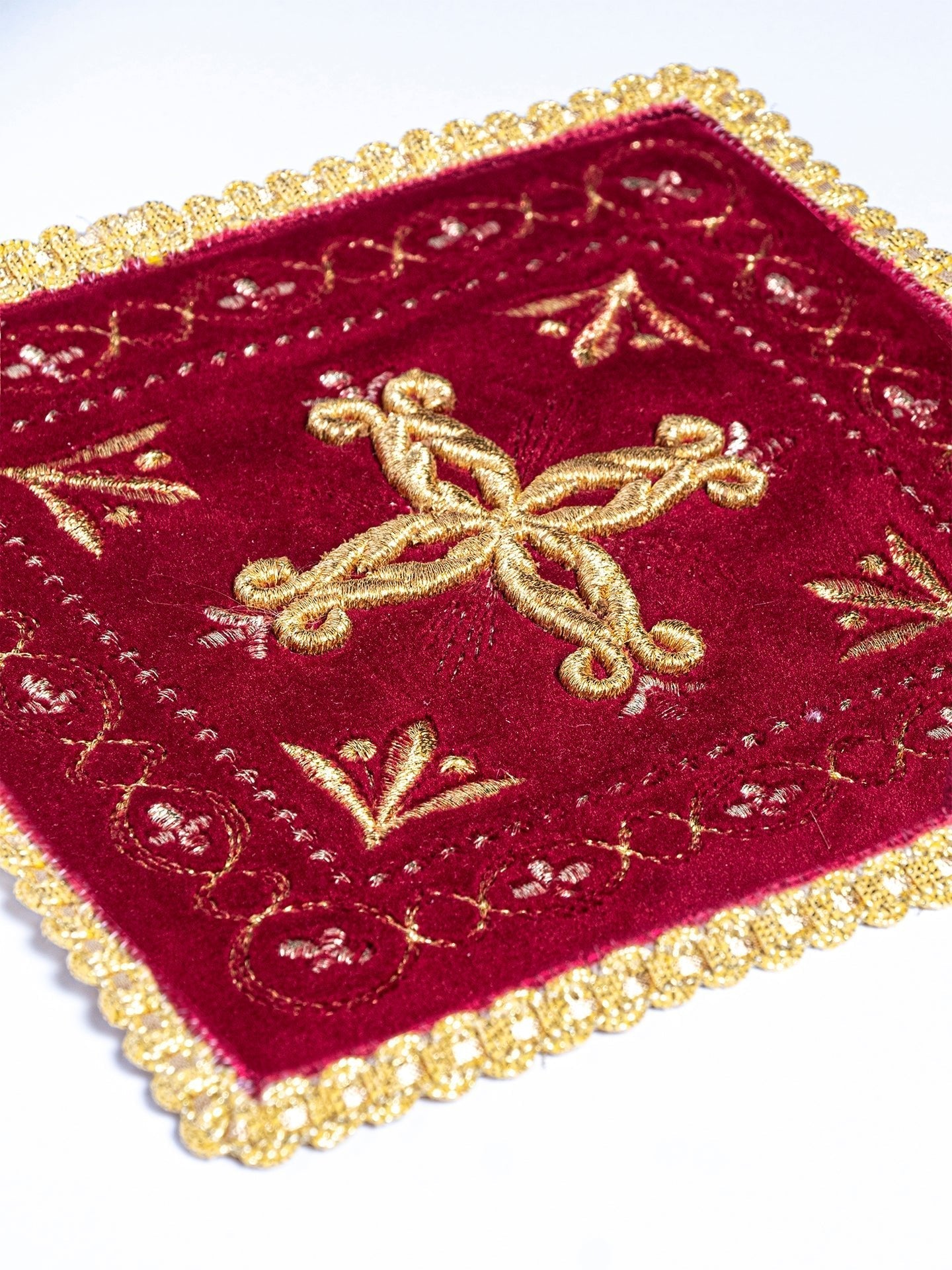 Servizio da Messa ricamato velluto rosso KK/5006/C1 - PERILPRETE.IT