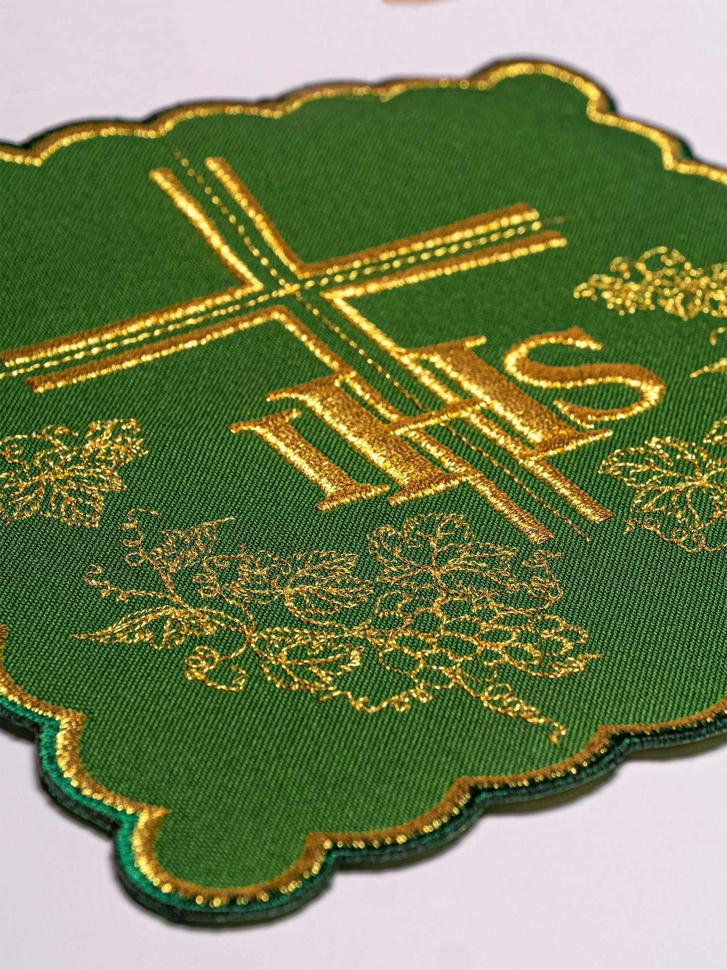 Servizio da Messa ricamato verde IHS KK/156/01 - PERILPRETE.IT