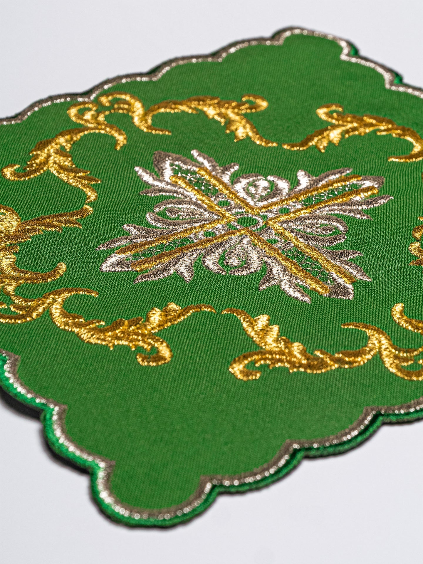 Servizio da Messa verde ricamato con Croce KK/151/01 - PERILPRETE.IT