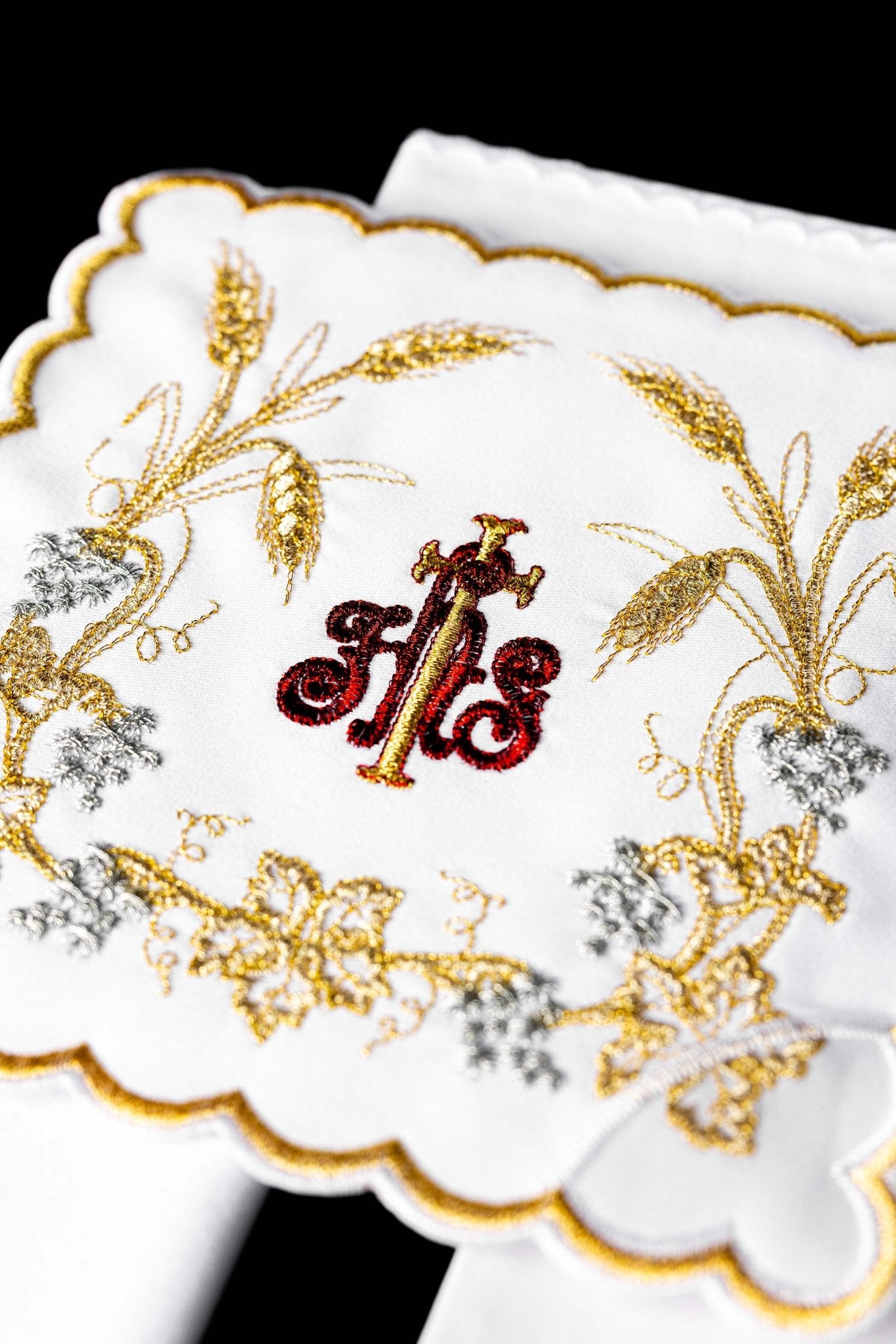 Servizio Messa riccamente decorata con ricamo IHS e Spighe KK/040 - PERILPRETE.IT