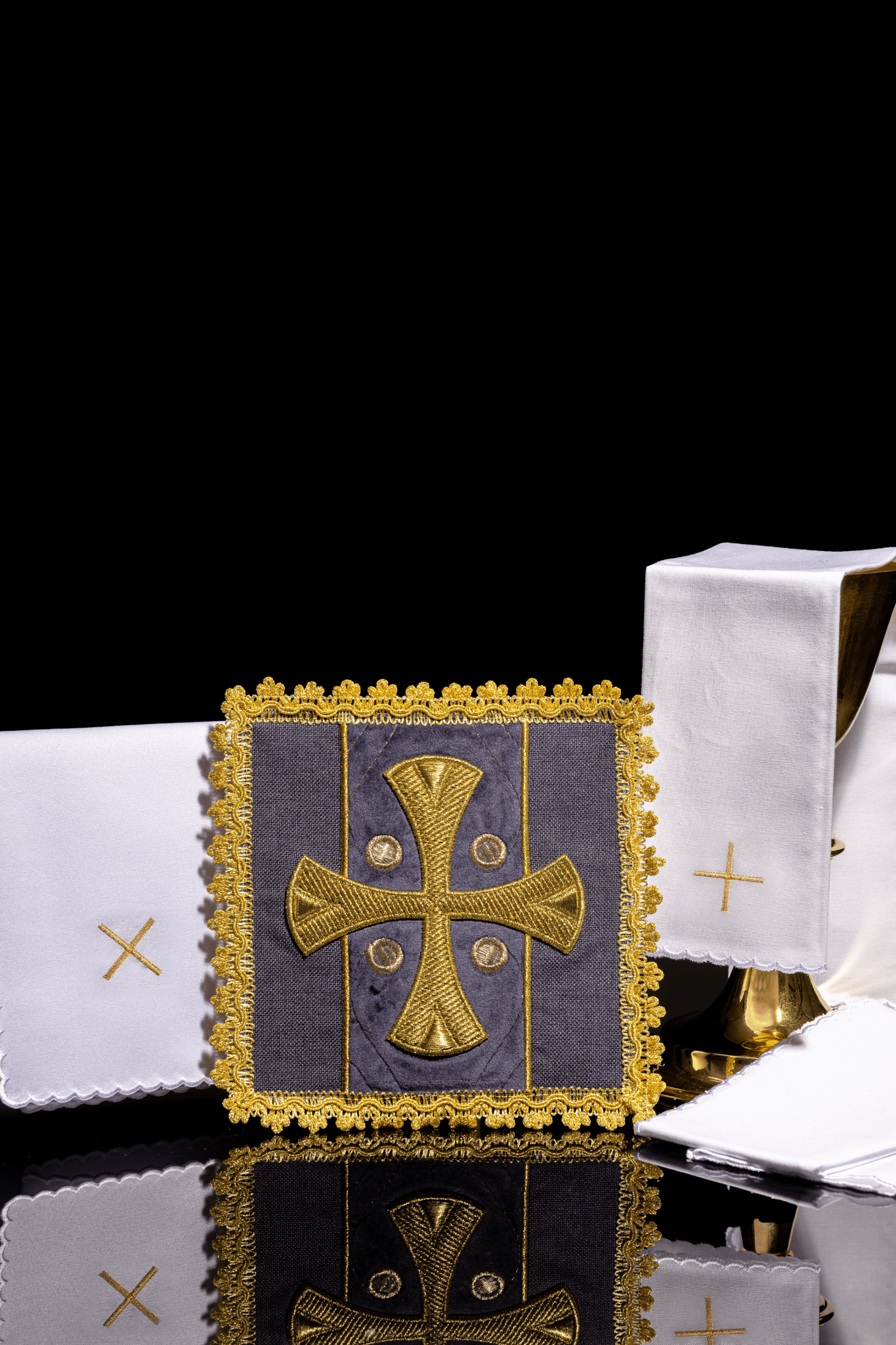 Set altare in pizzo viola ricamata su velluto S - 5568/03 - PERILPRETE.IT