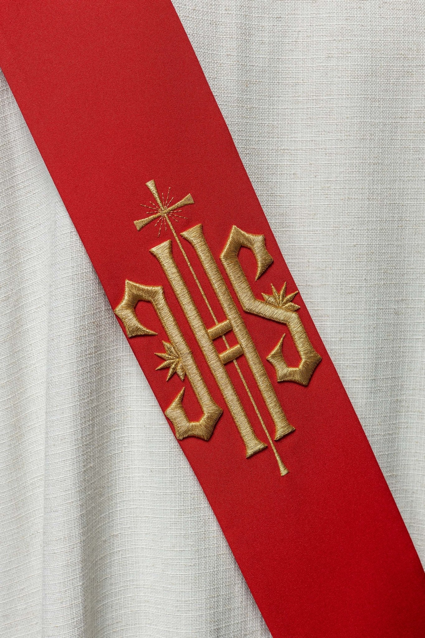Stola diaconale ricamata IHS con Croce Rossa KSD/135/02/01 CZERWONY - PERILPRETE.IT