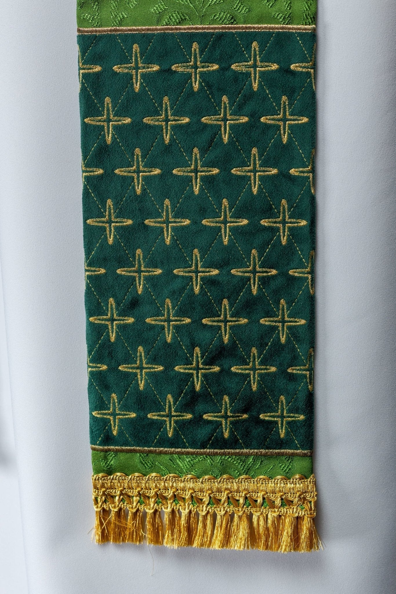 Stola jacquard ricamata verde con motivi di croci S - 2054 - 01 - 67 - PERILPRETE.IT