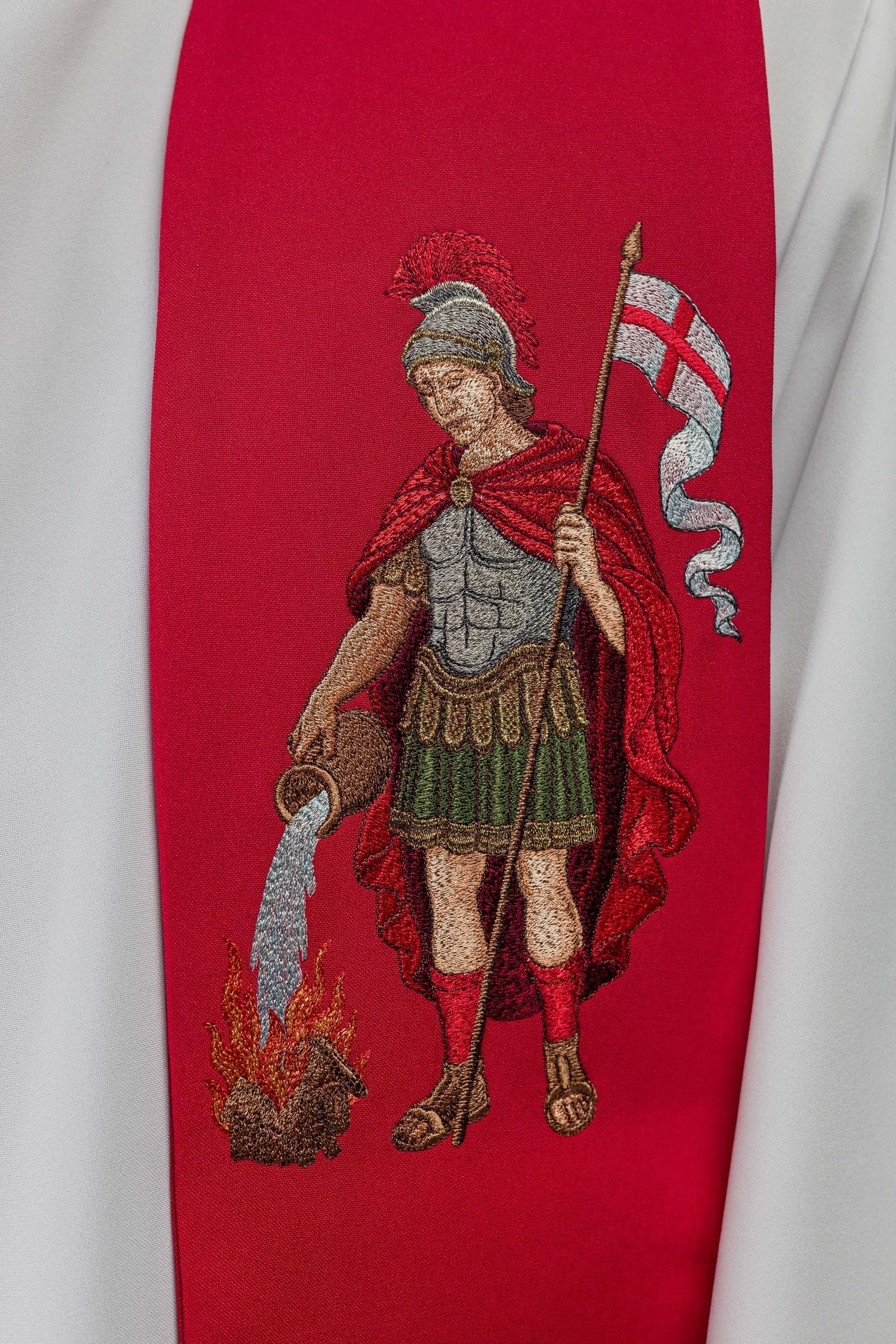 Stola ricamata con l’immagine di San Floriano KSW2/007/02/01 - PERILPRETE.IT