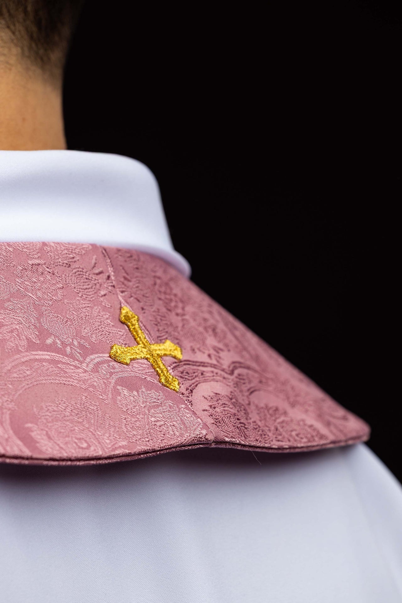 Stola ricamata con motivo a Croce in tessuto jacquard rosa KST/639/08/11 - PERILPRETE.IT