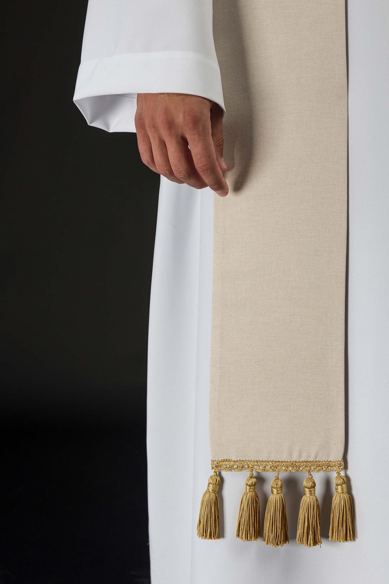 Stola ricamata con motivo IHS color écru S-2067-05-70 - PERILPRETE.IT