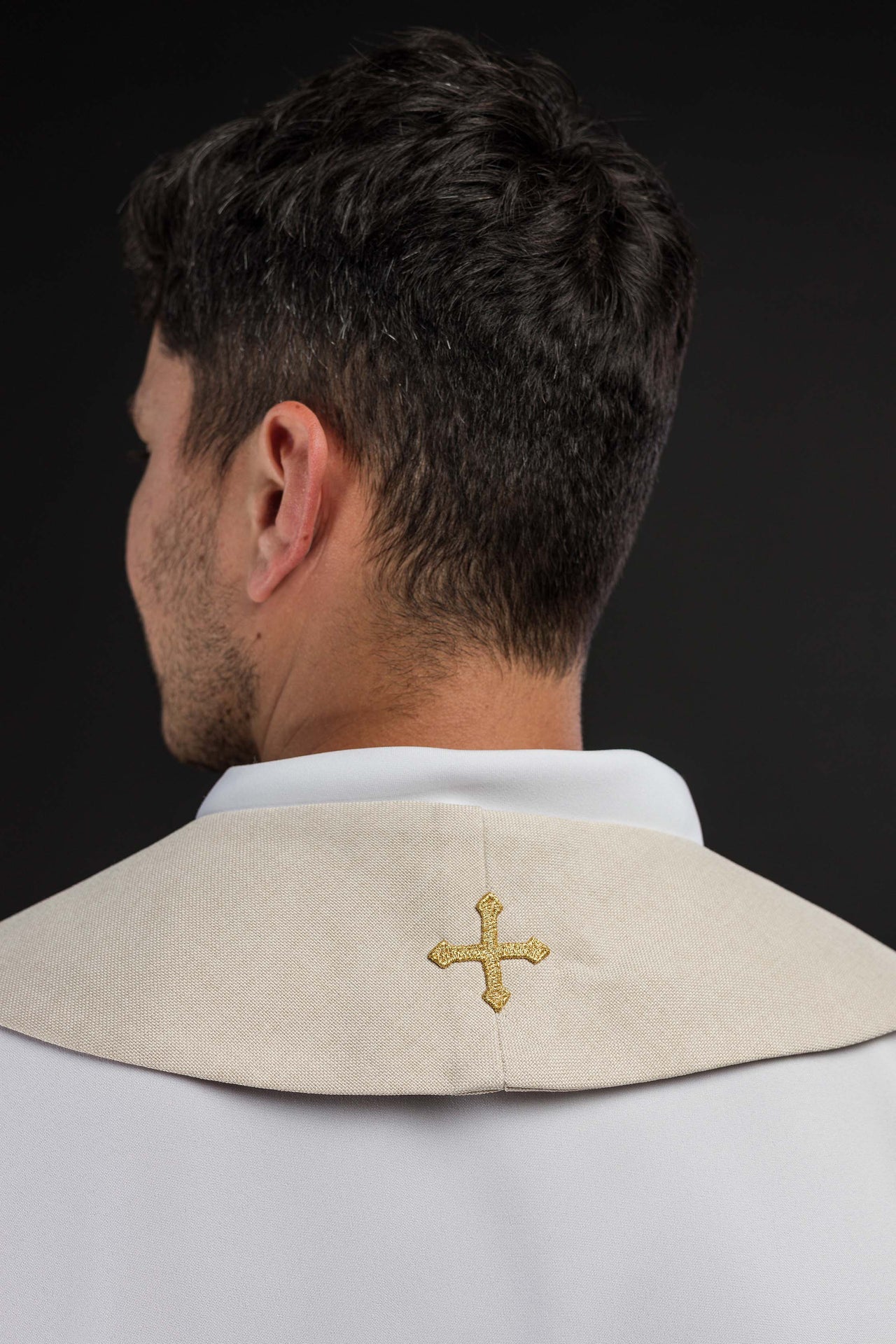 Stola ricamata con motivo IHS color écru S-2067-05-70 - PERILPRETE.IT