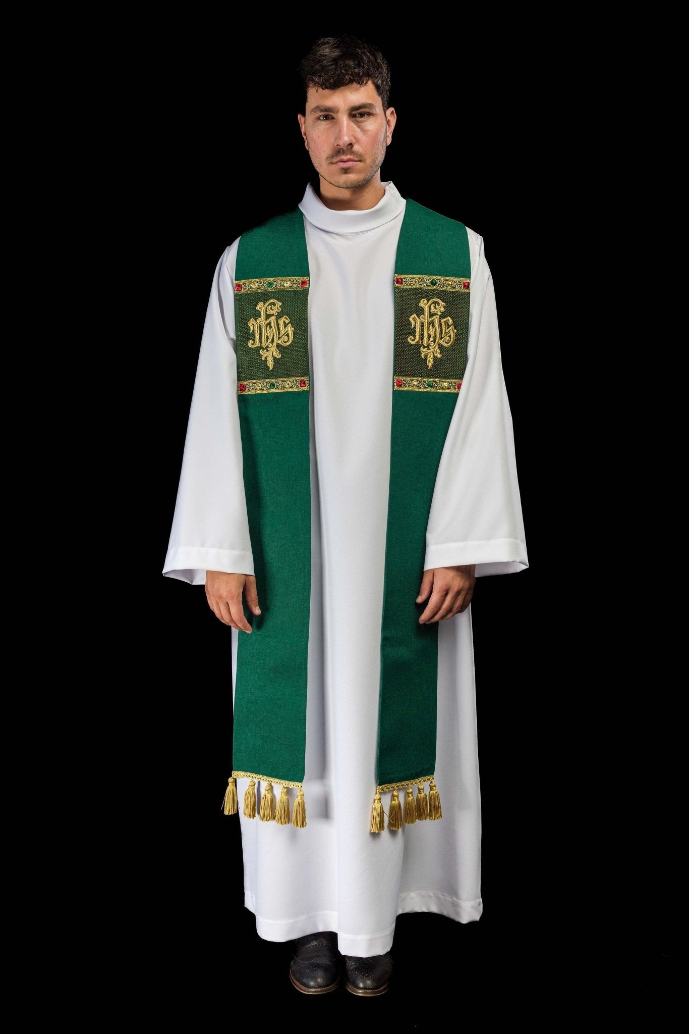 Stola ricamata con motivo IHS verde S-2067-01-70 - PERILPRETE.IT