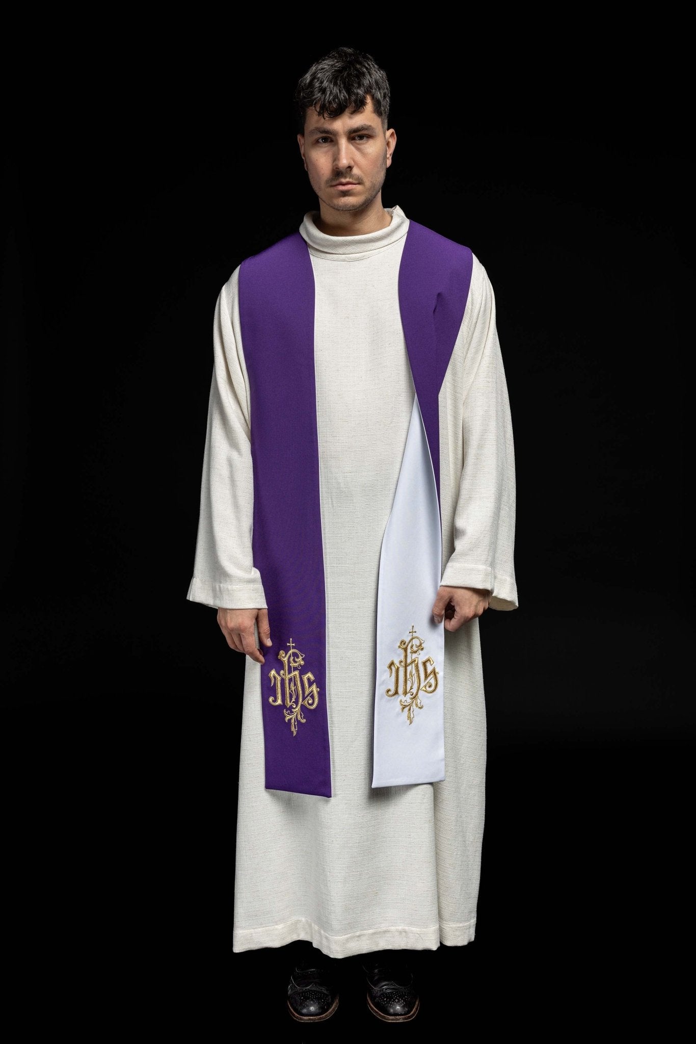 Stola ricamata su due lati IHS viola e bianco KST/053/03 - 04/01 FIOLET - BIAŁY - PERILPRETE.IT