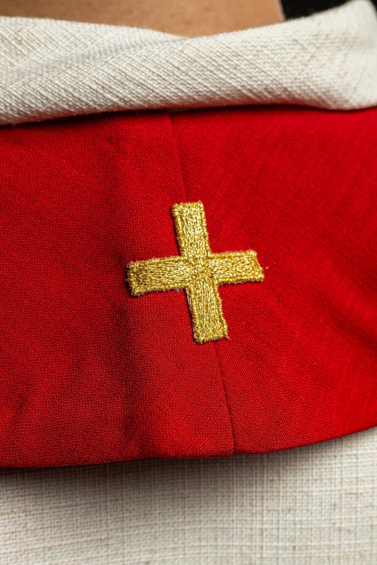 Stuła haftowana Duch Święty, krzyż i języki ognia Czerwona