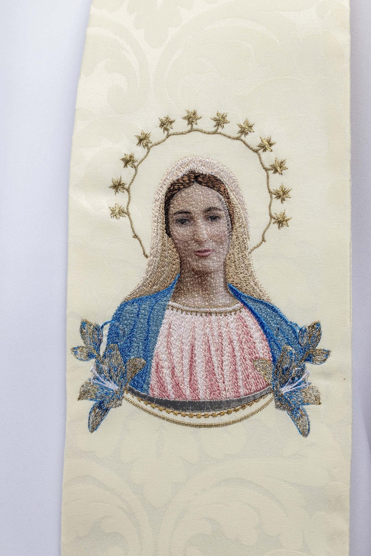 Stuła haftowana z wizerunkiem Matki Bożej Medjugorje