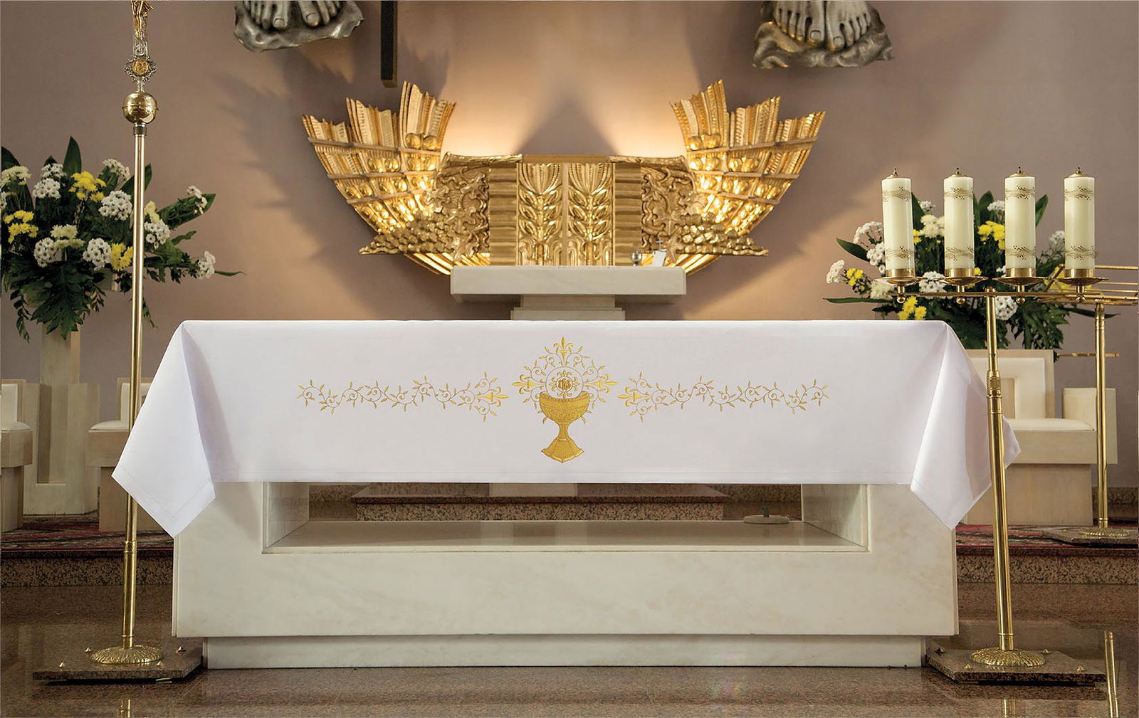 Tovaglia d'altare con ricamo frontale in oro con disegno dell'ostia a calice KOH/038 150*300 BIAŁY - PERILPRETE.IT
