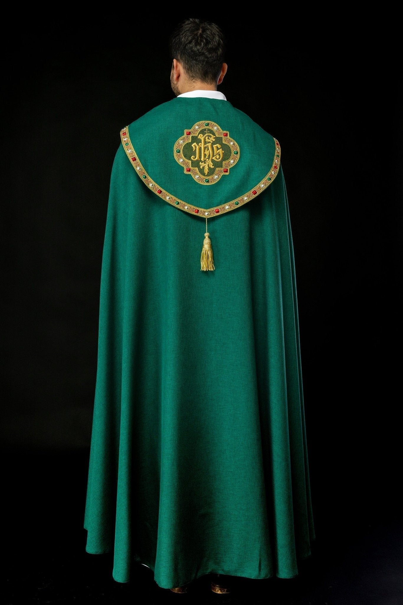 Una pianeta liturgica verde con il monogramma dorato IHS S - 3067 - 01 - 70 150cm - PERILPRETE.IT