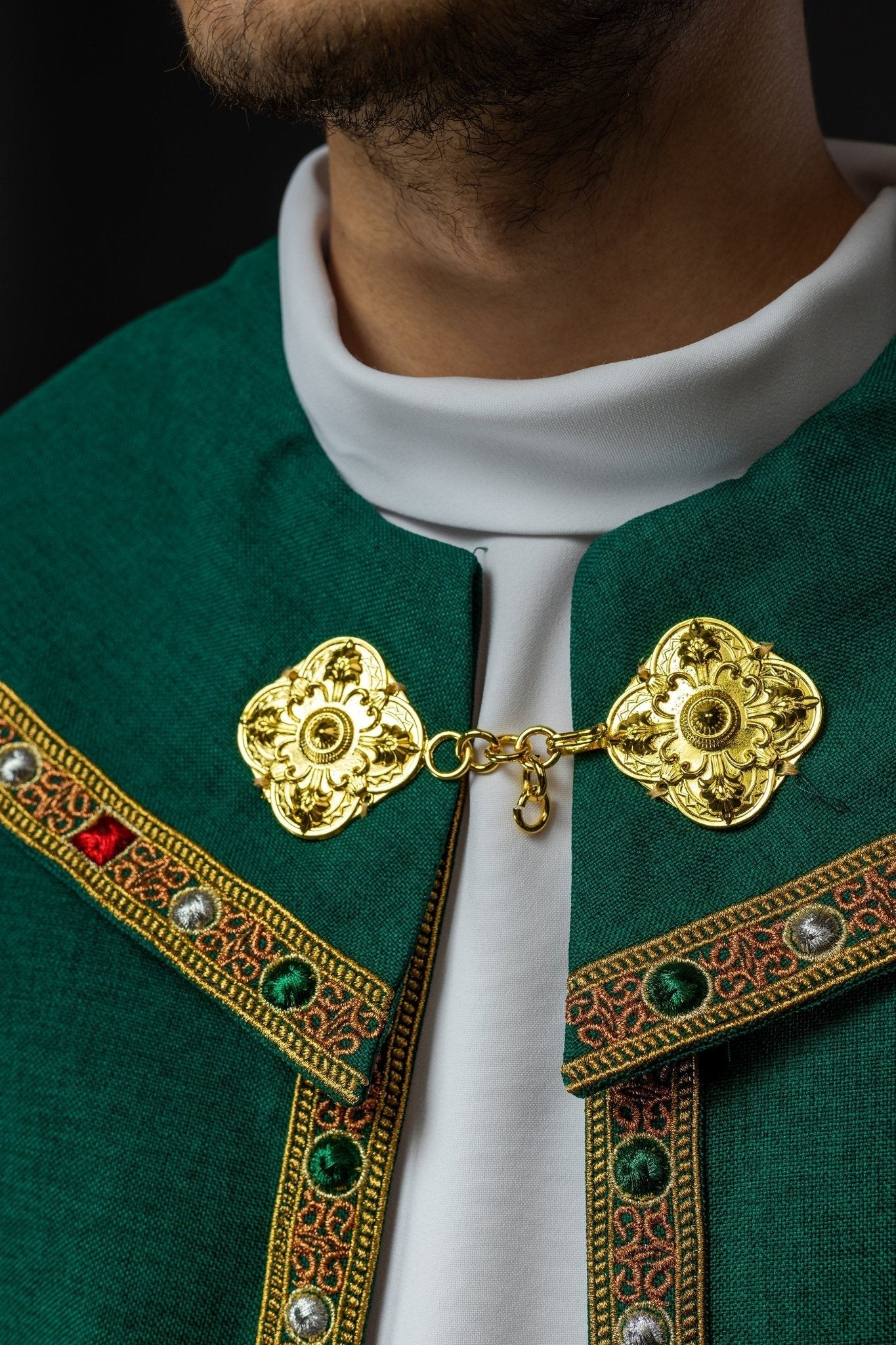 Una pianeta liturgica verde con il monogramma dorato IHS S - 3067 - 01 - 70 150cm - PERILPRETE.IT