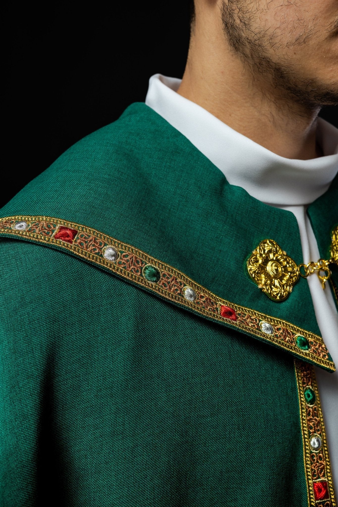 Una pianeta liturgica verde con il monogramma dorato IHS S - 3067 - 01 - 70 150cm - PERILPRETE.IT