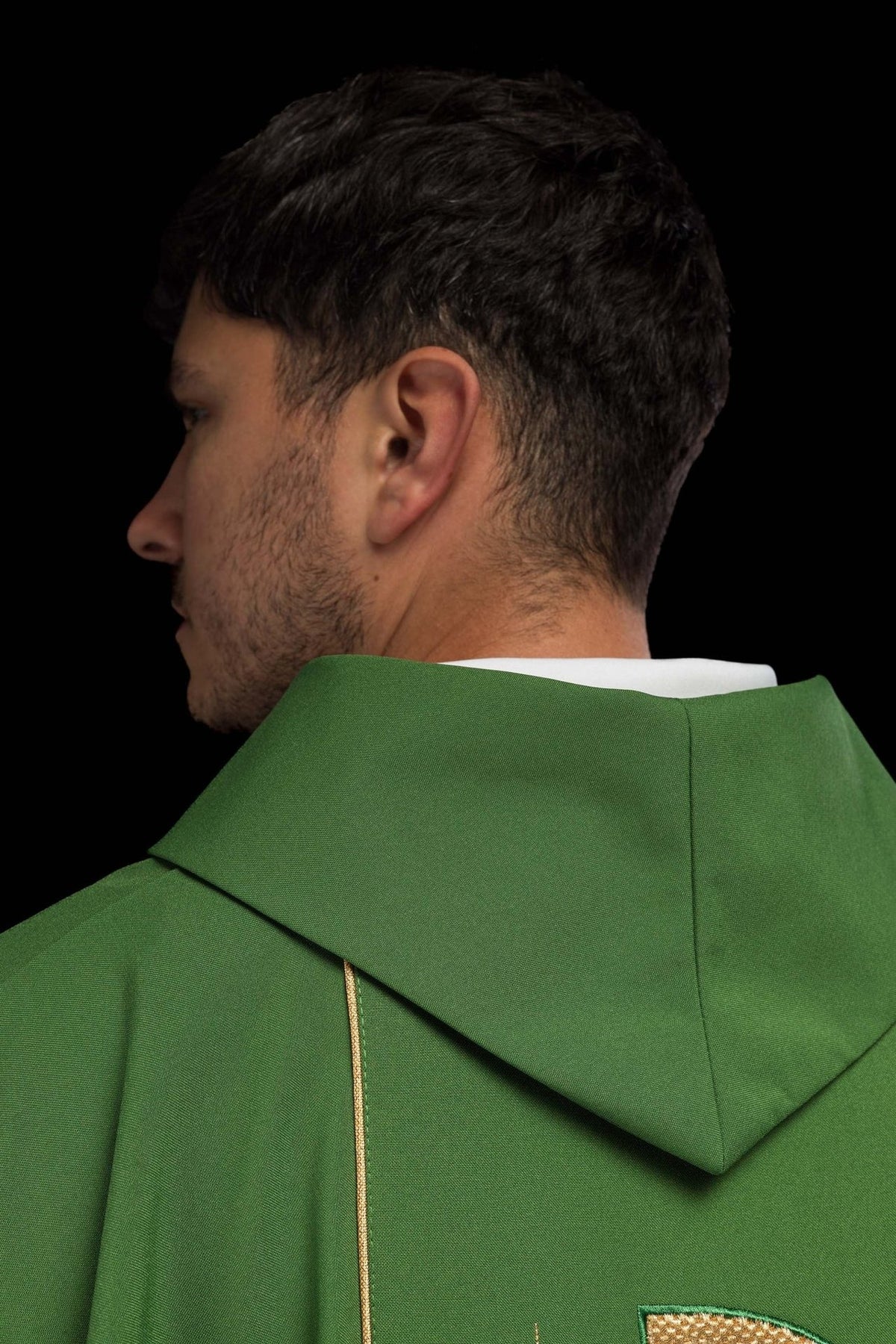 Zielony ornat haftowany z wzorem Kielicha IHS