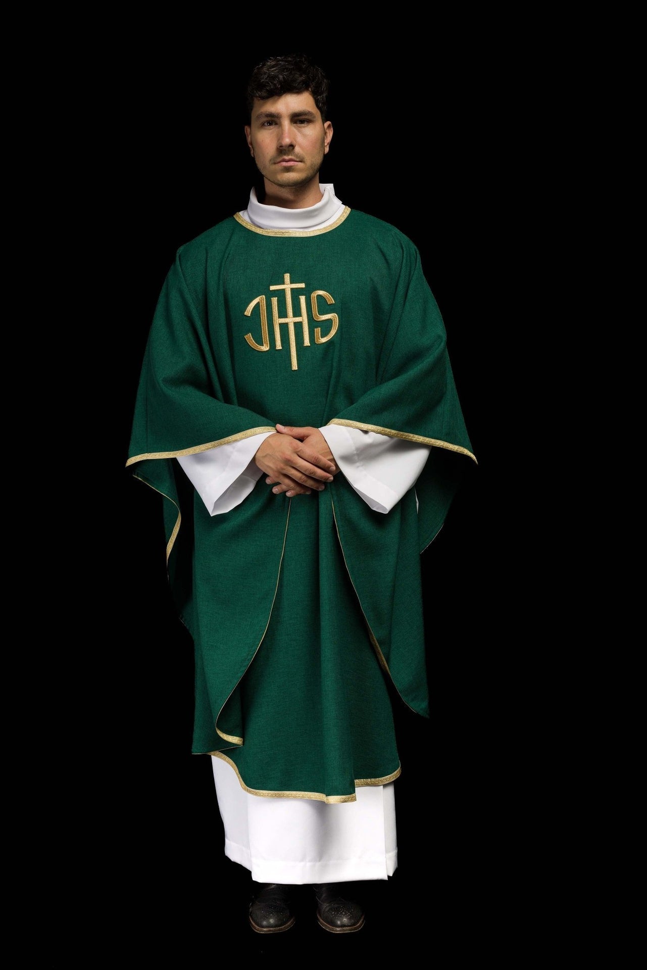 Zielony ornat liturgiczny z złotym haftem IHS