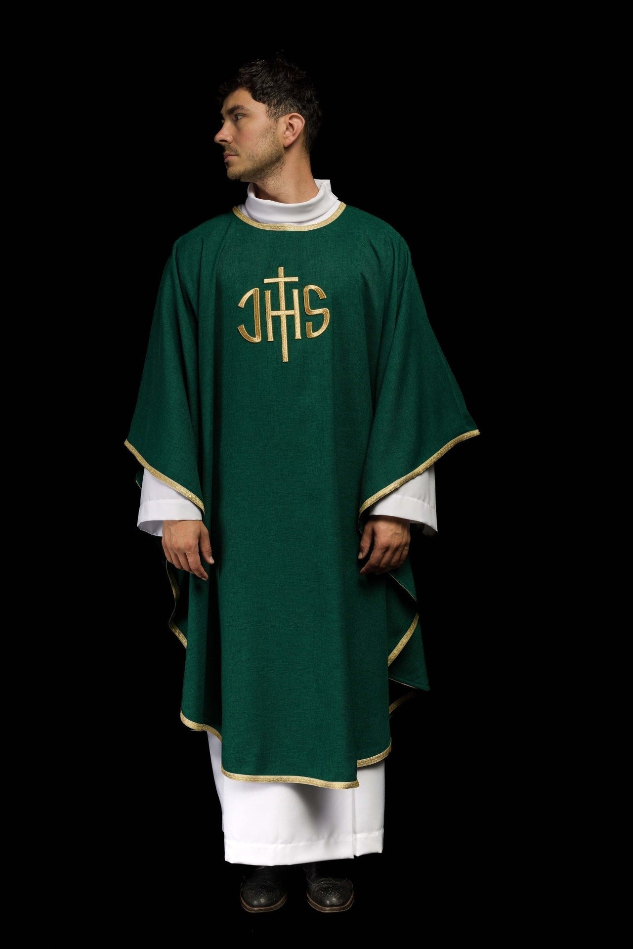 Zielony ornat liturgiczny z złotym haftem IHS