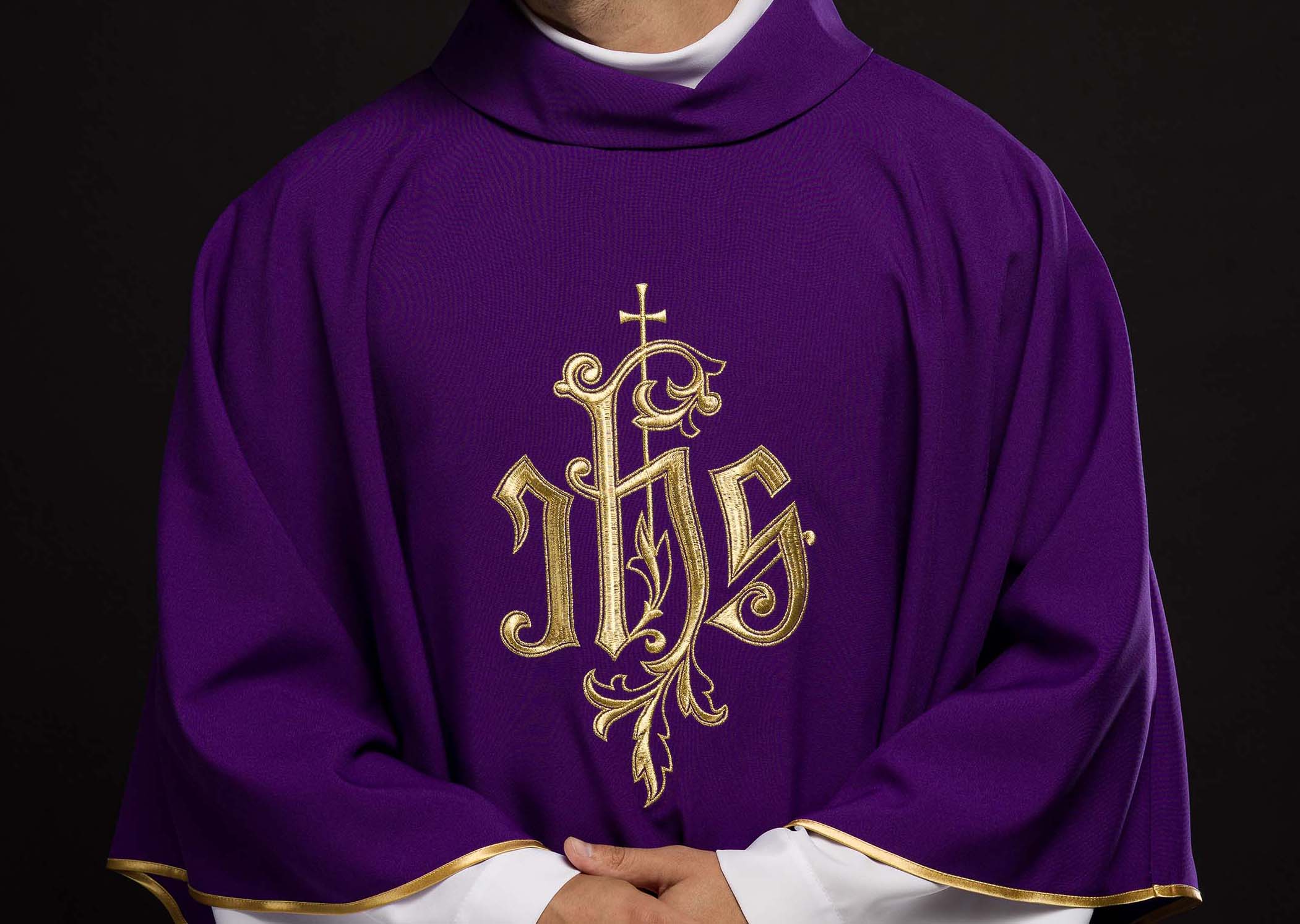 Come scegliere una casula come regalo per la Prima Messa? Una guida ricca di ispirazioni per i propri cari - PERILPRETE.IT