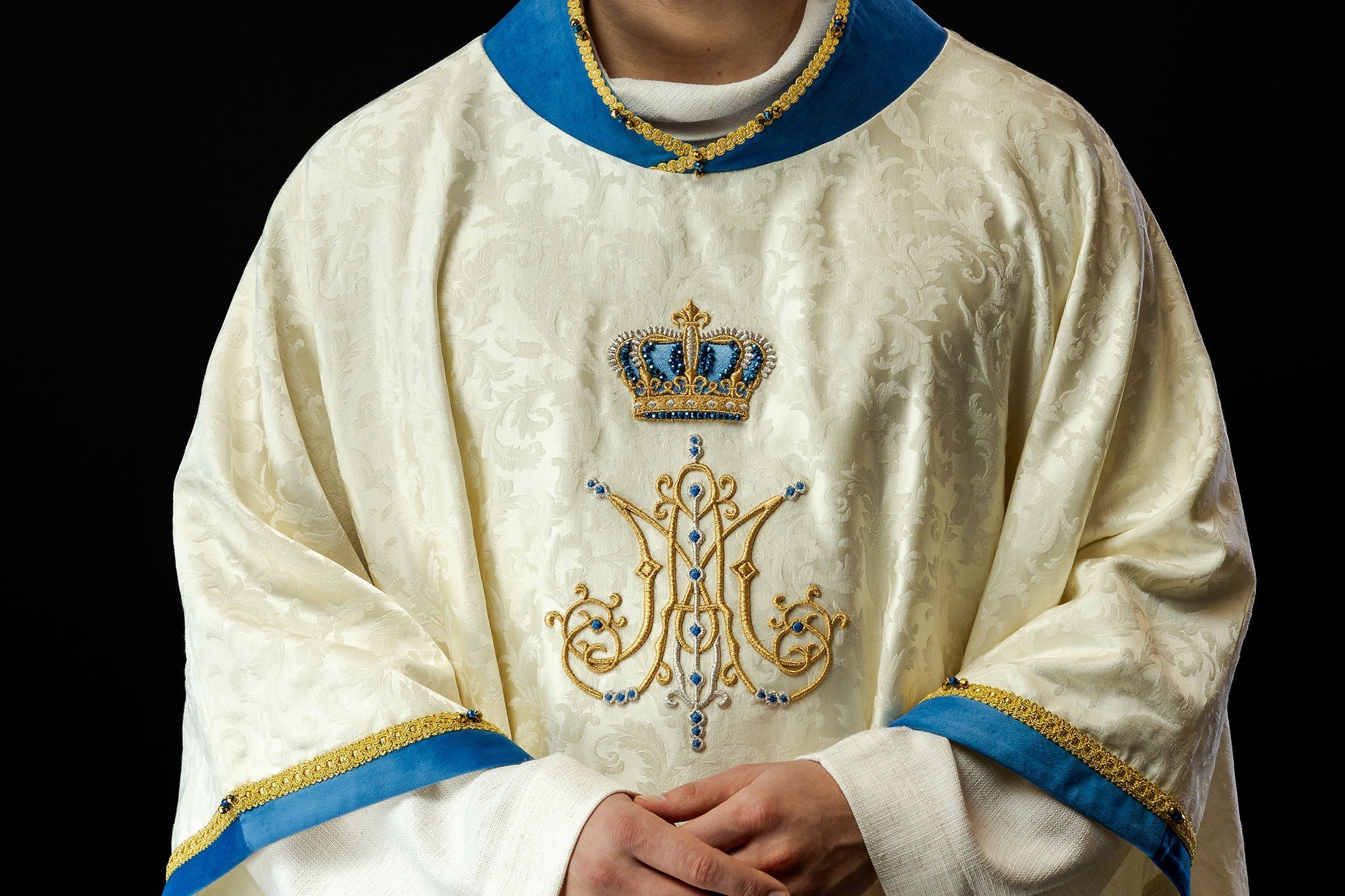 Paramenti mariani – quando usarli e quali modelli sono disponibili? - PERILPRETE.IT