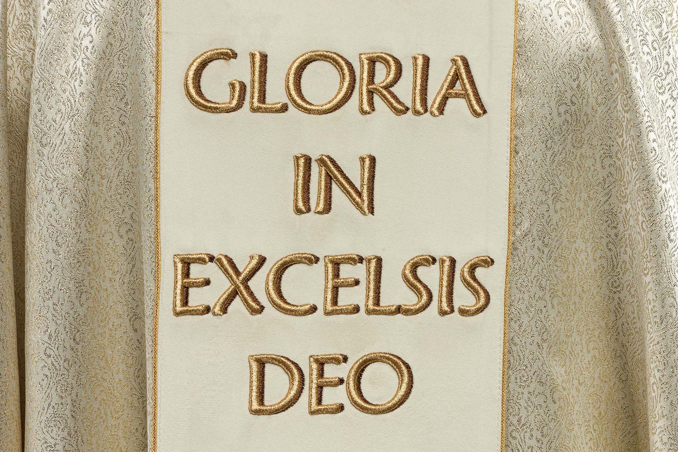 Paramento per Natale – oro o bianco? La chiave per scegliere il paramento liturgico ideale - PERILPRETE.IT
