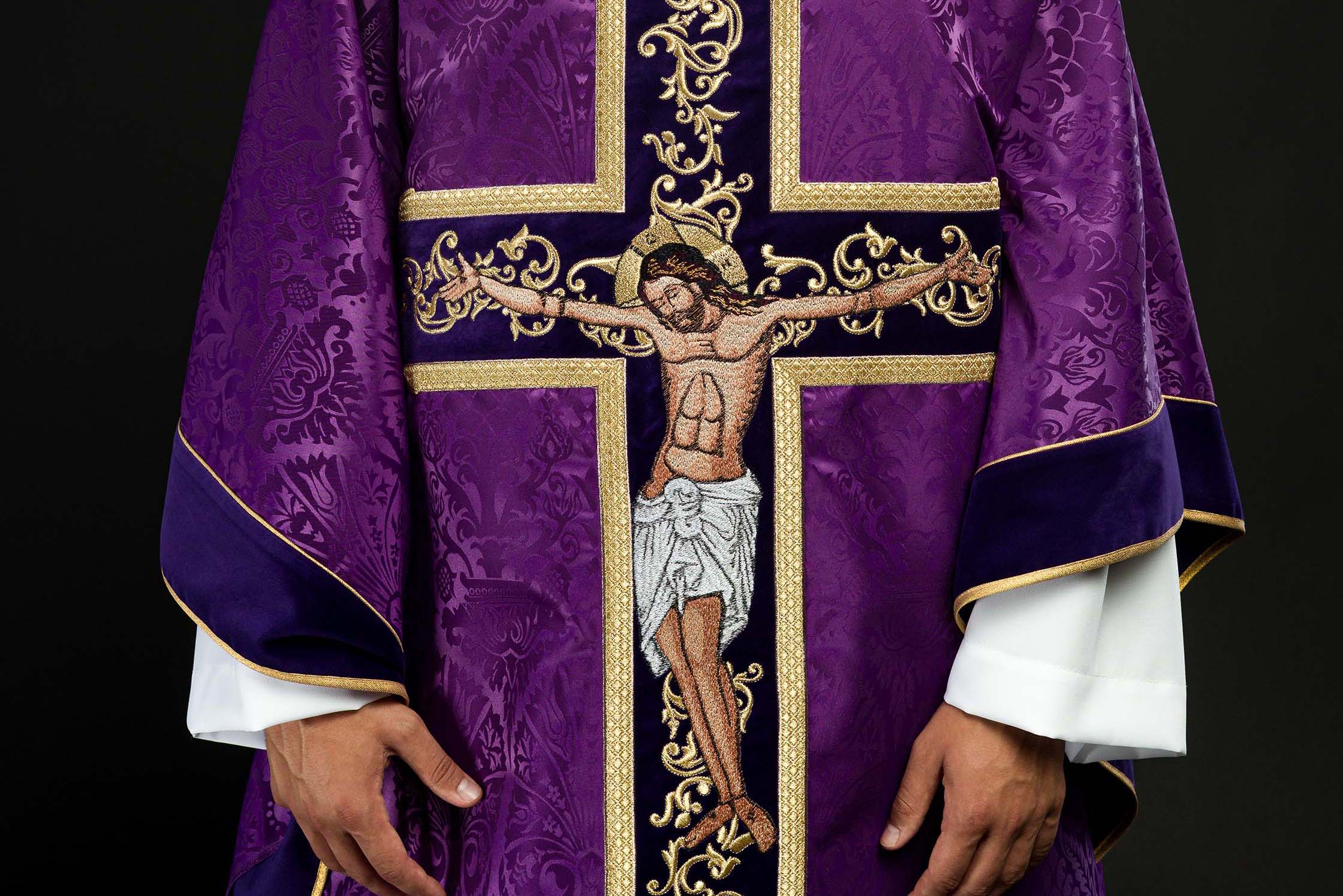 Quali paramenti per la Quaresima? Guida liturgica - PERILPRETE.IT